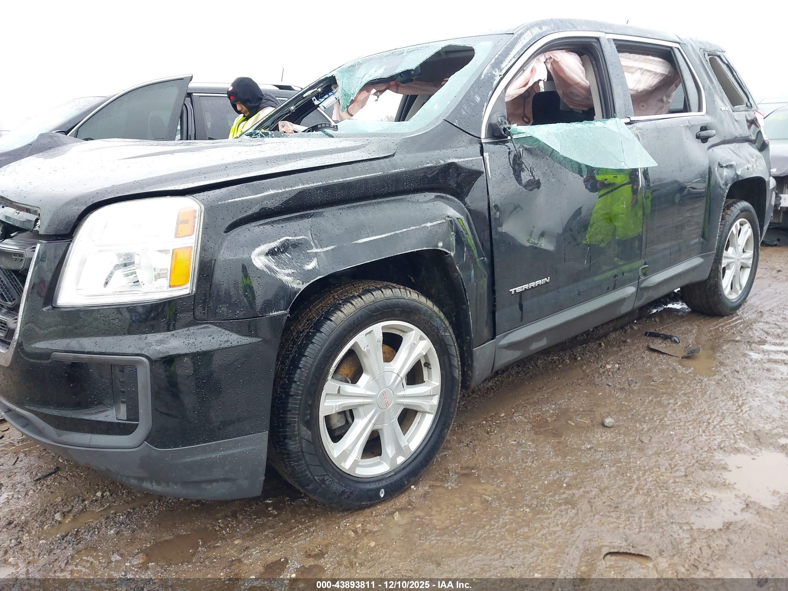 GMC TERRAIN image 6
