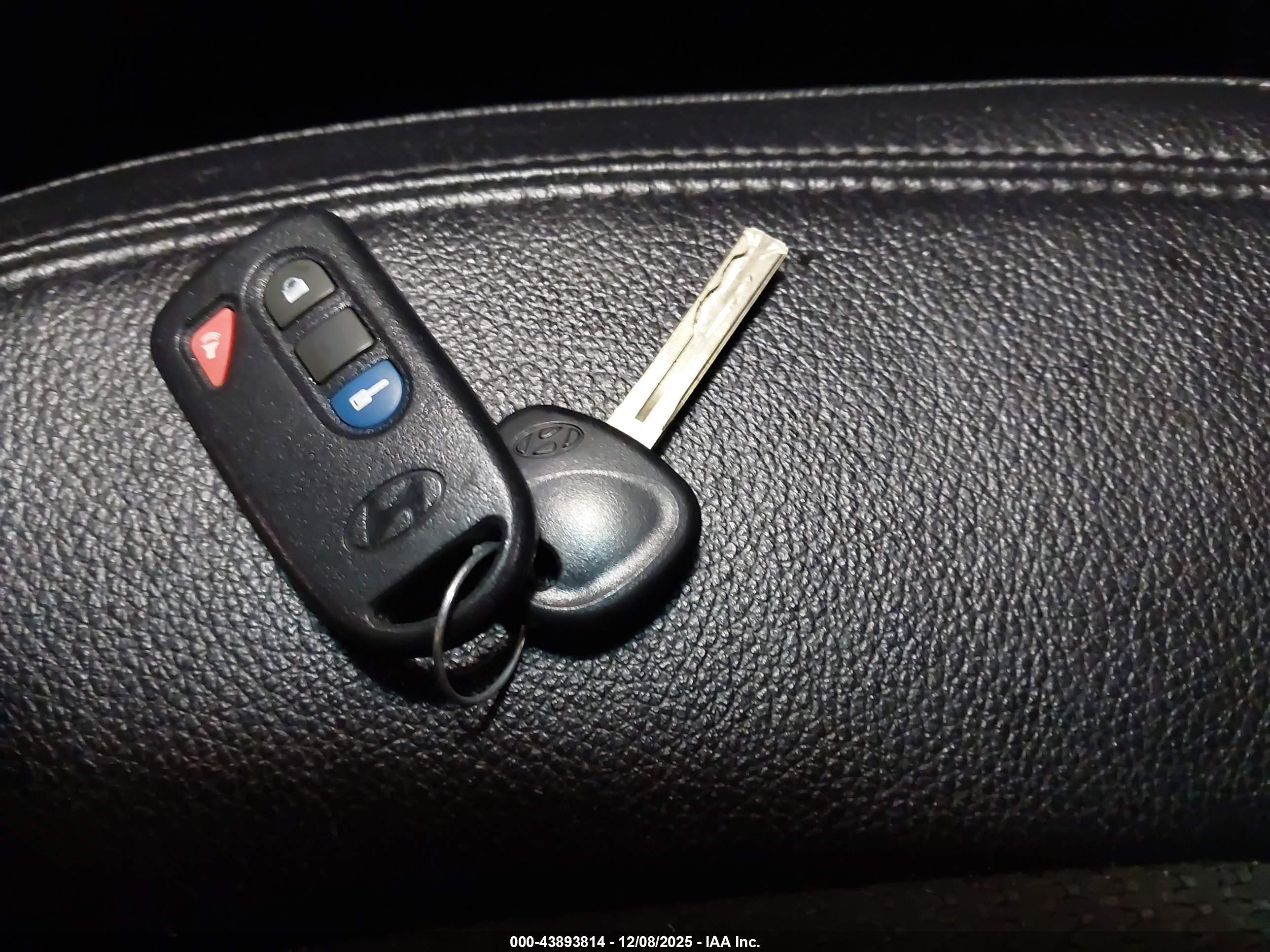 HYUNDAI TUCSON image 11