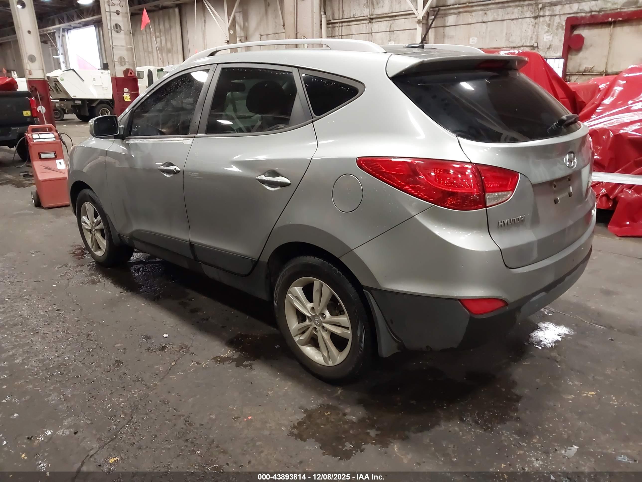 HYUNDAI TUCSON image 3