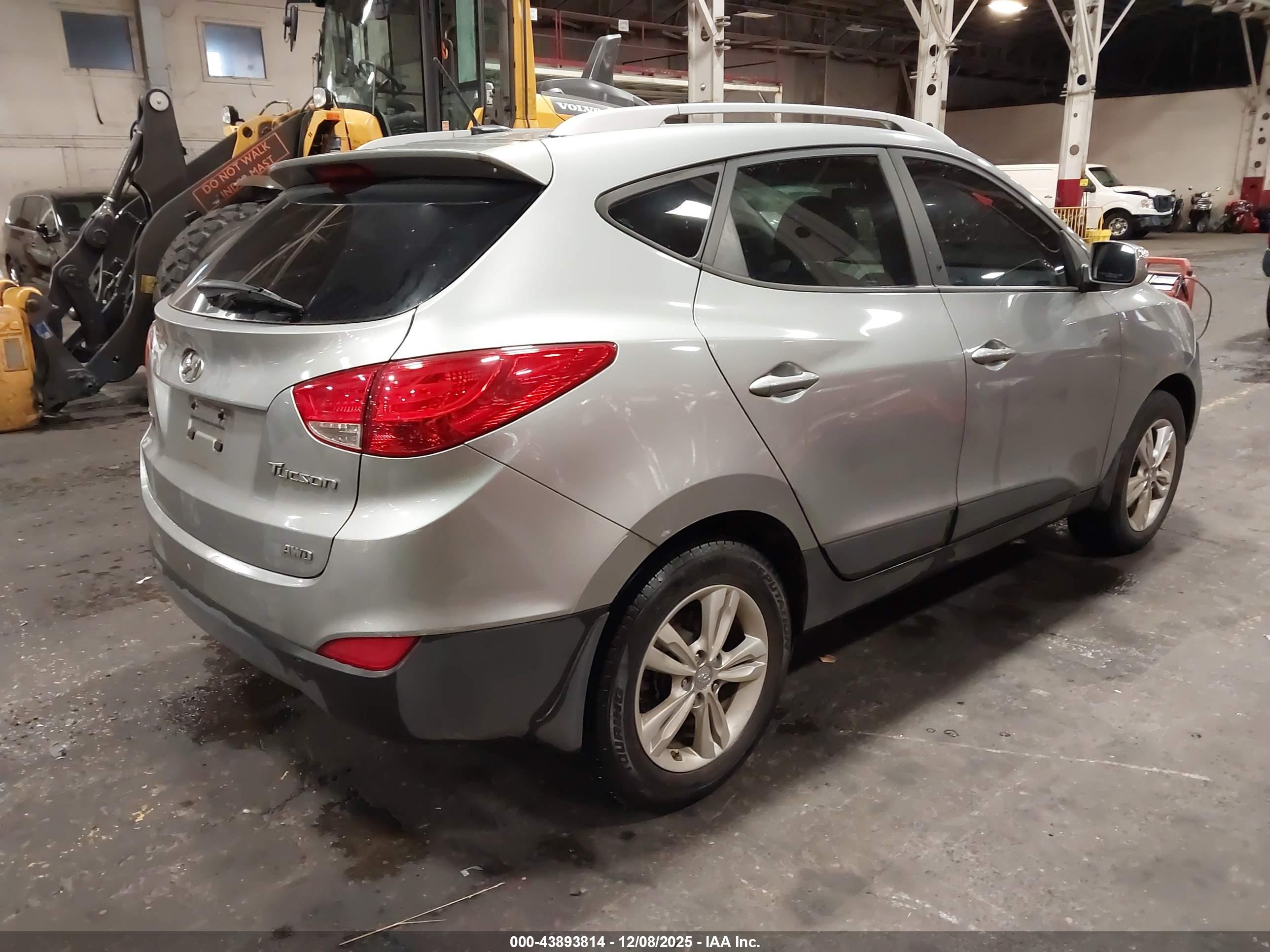 HYUNDAI TUCSON image 4
