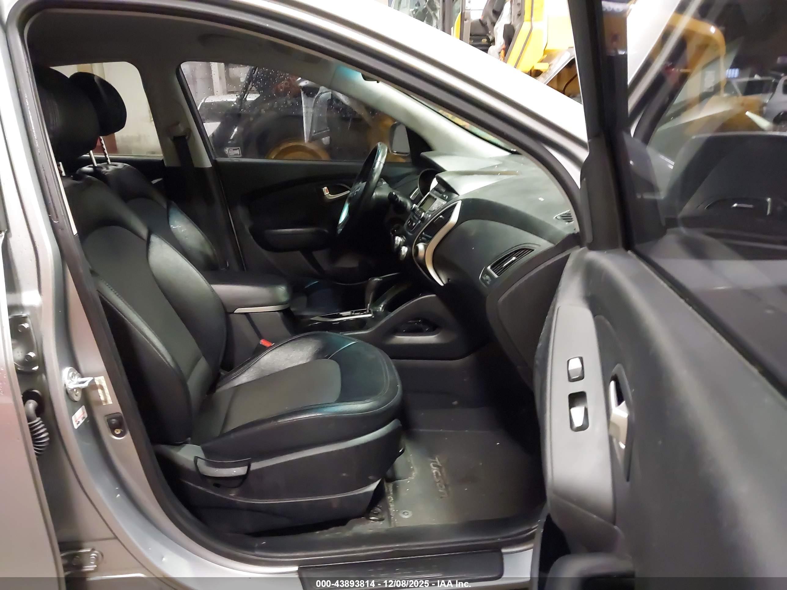 HYUNDAI TUCSON image 5