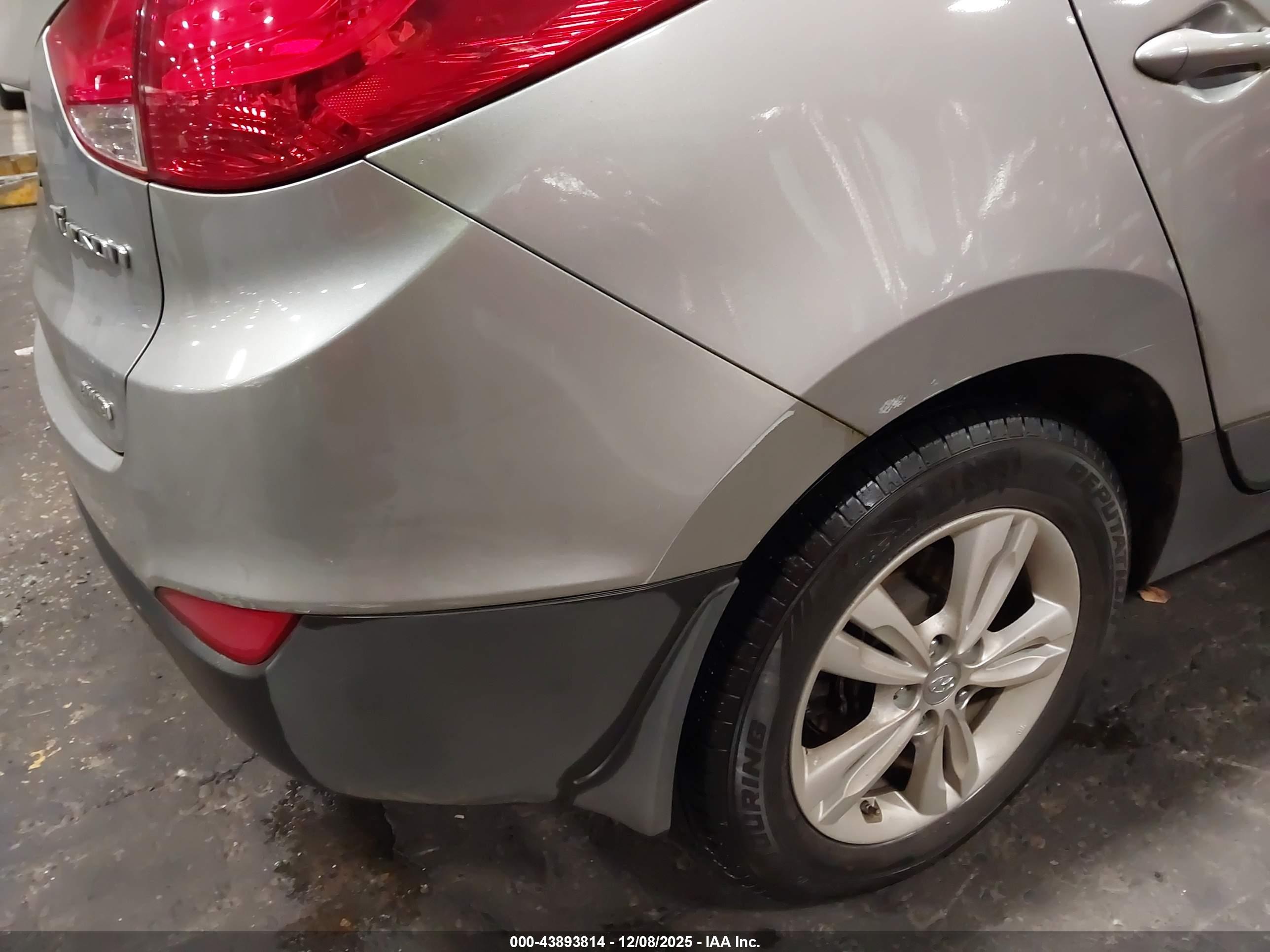 HYUNDAI TUCSON image 6