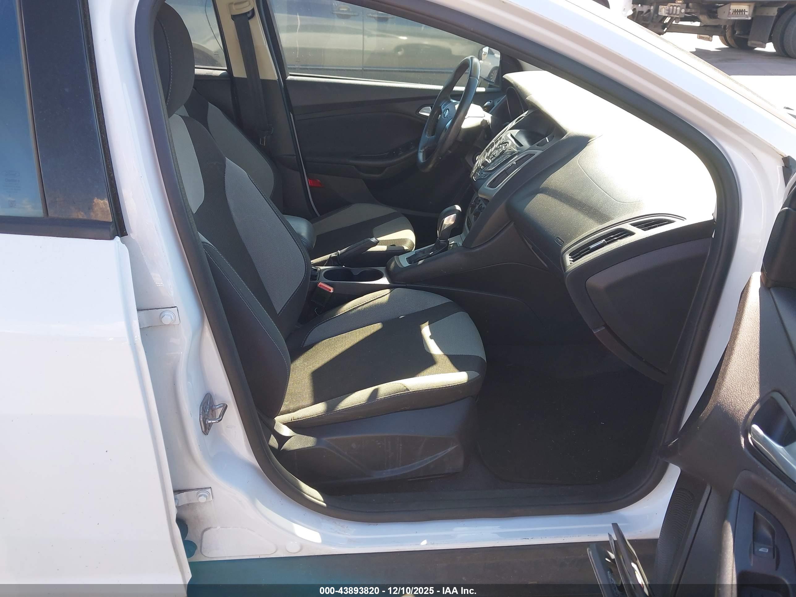 FORD FOCUS image 5
