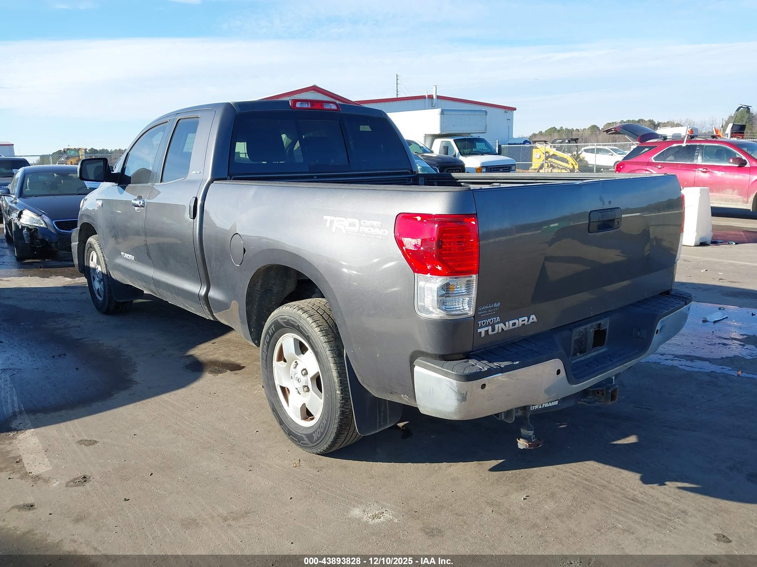 TOYOTA TUNDRA image 3