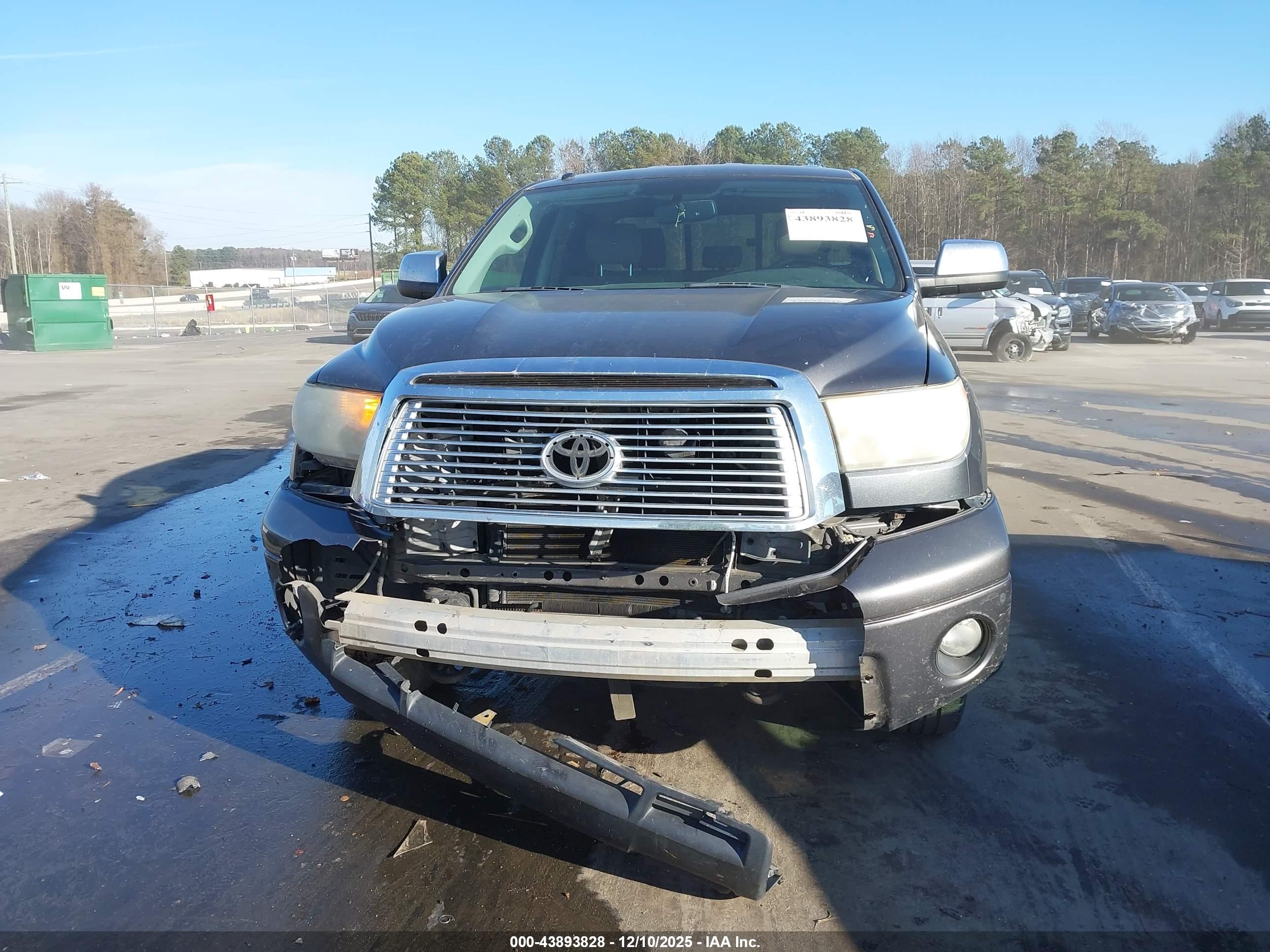 TOYOTA TUNDRA image 6
