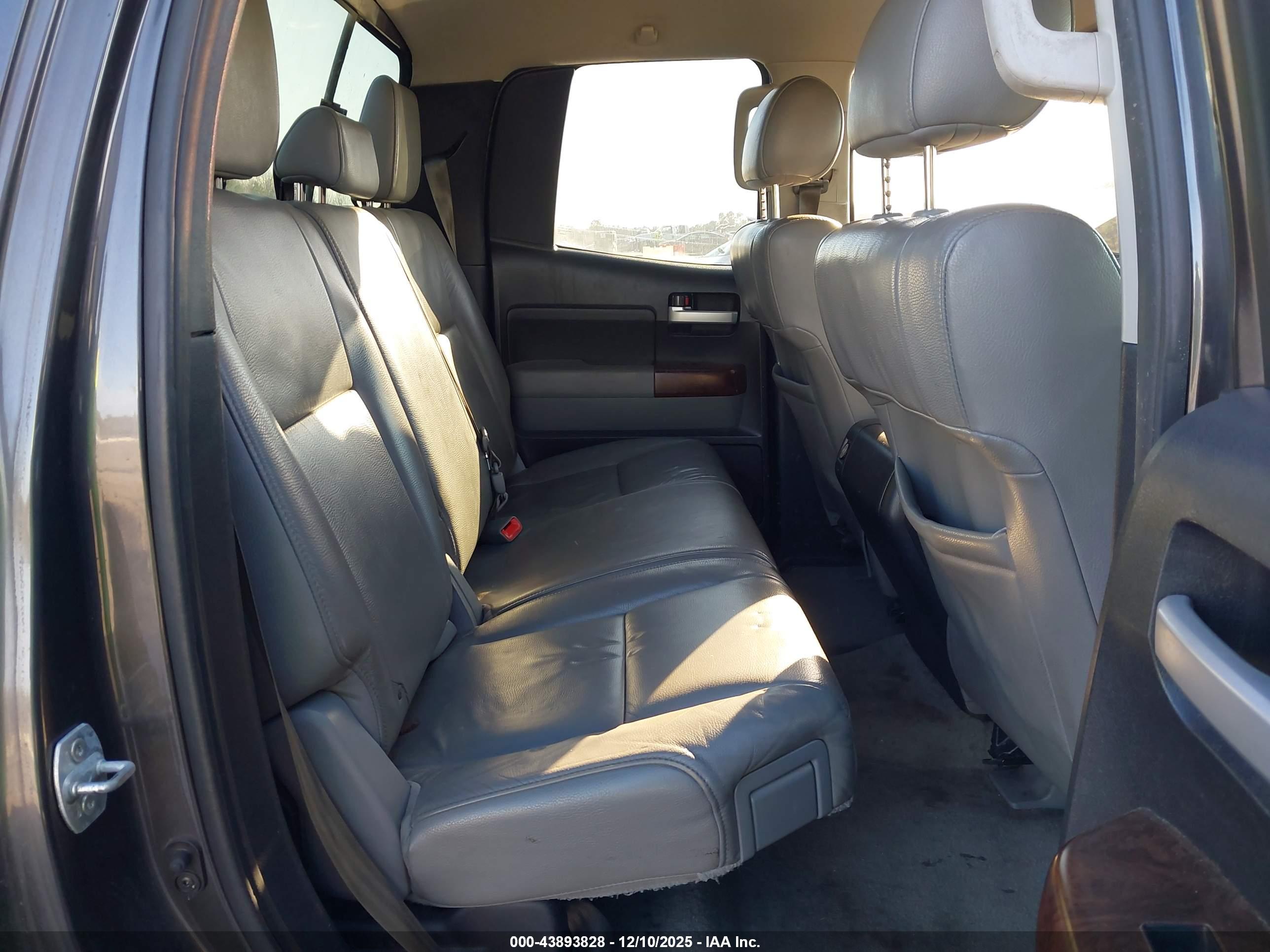 TOYOTA TUNDRA image 8
