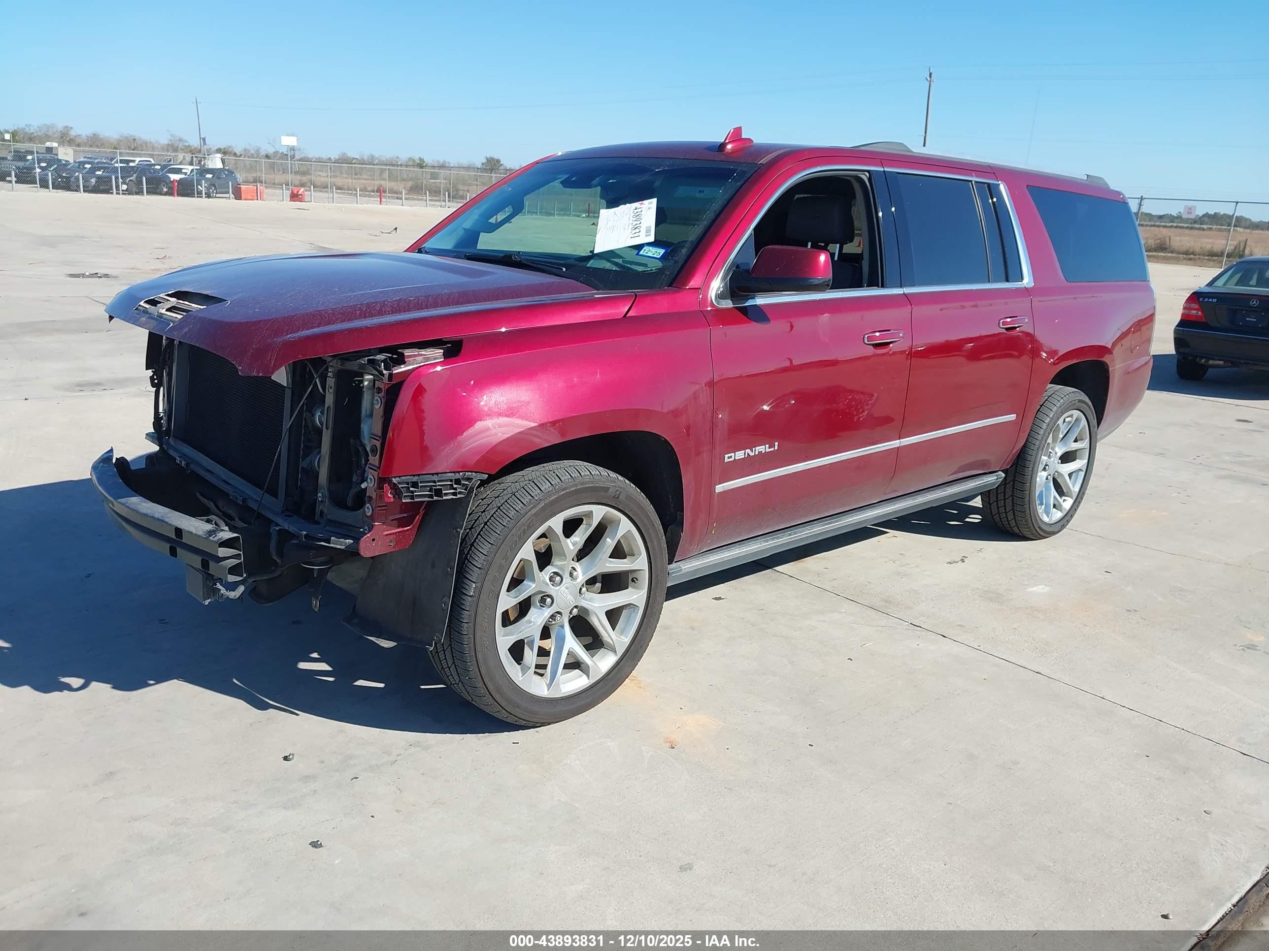 GMC YUKON image 2