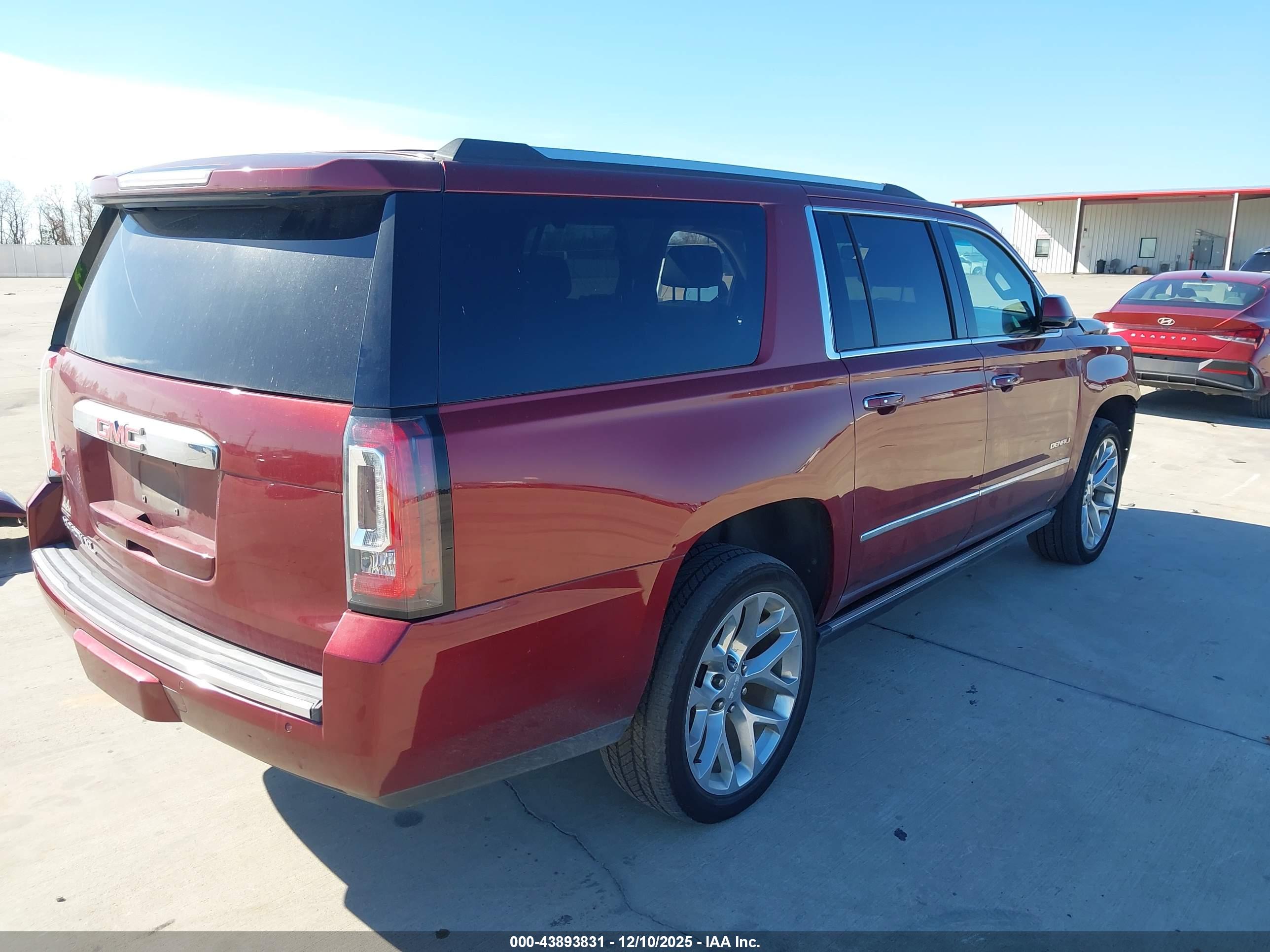 GMC YUKON image 4
