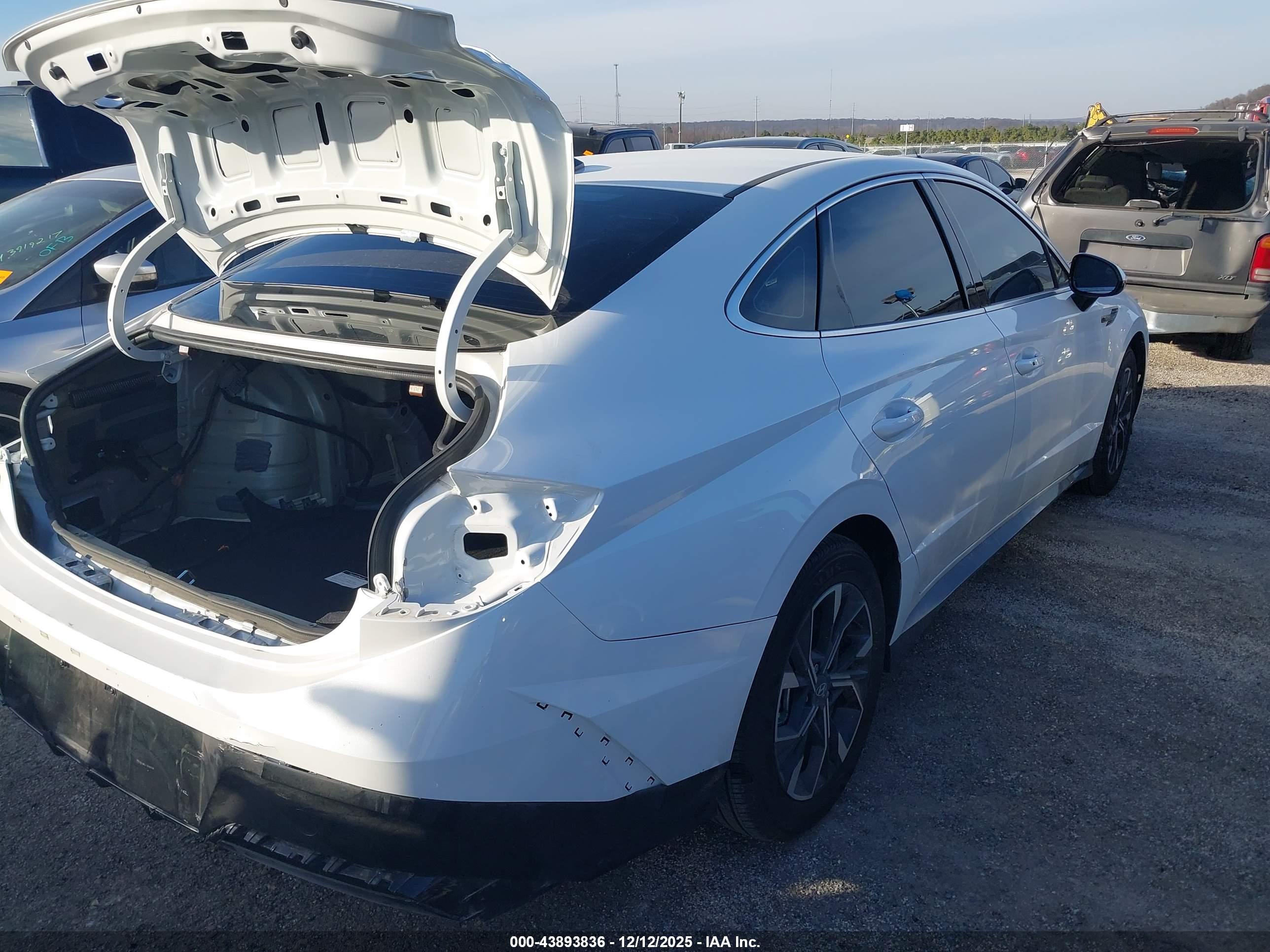 HYUNDAI SONATA image 4