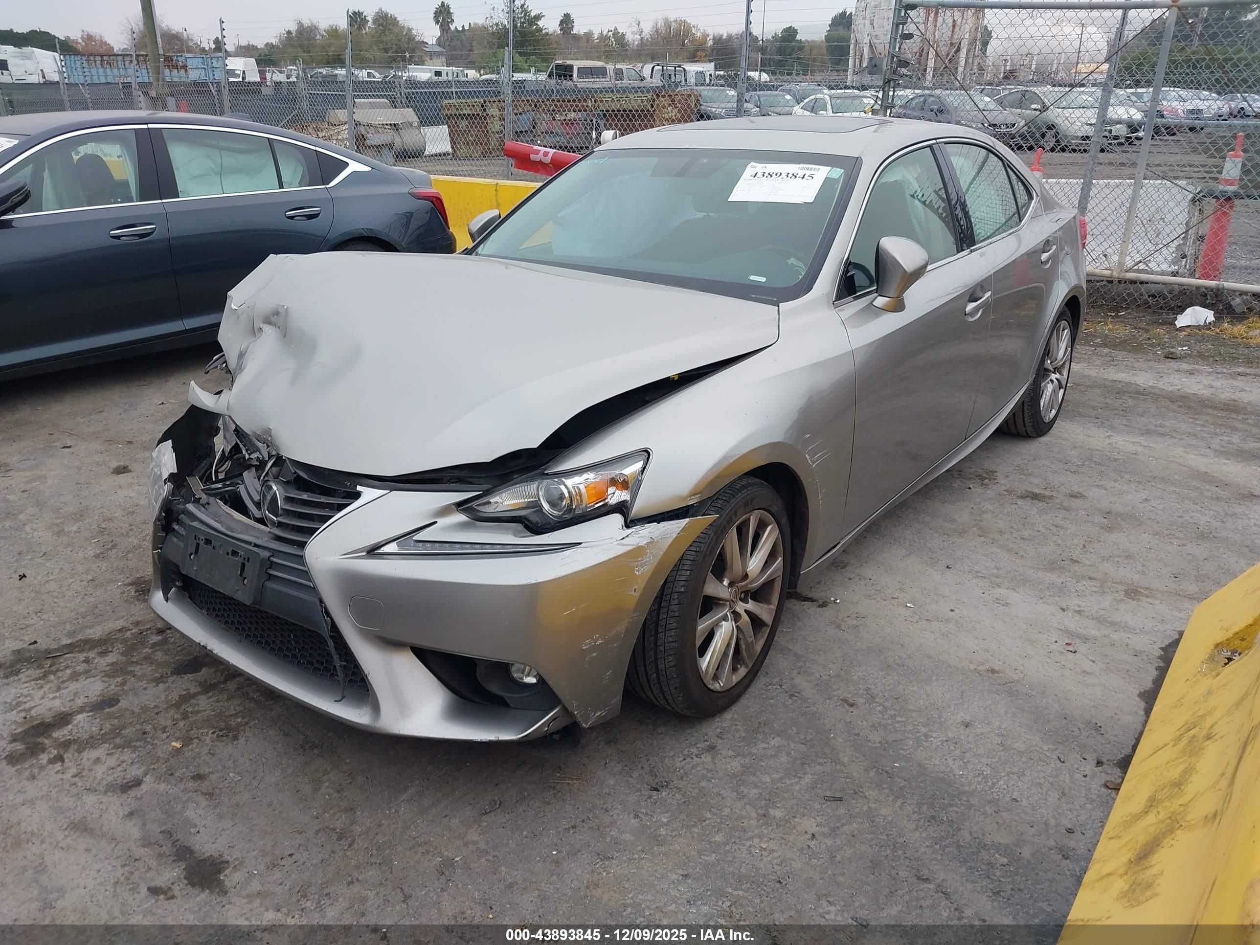 LEXUS IS image 2