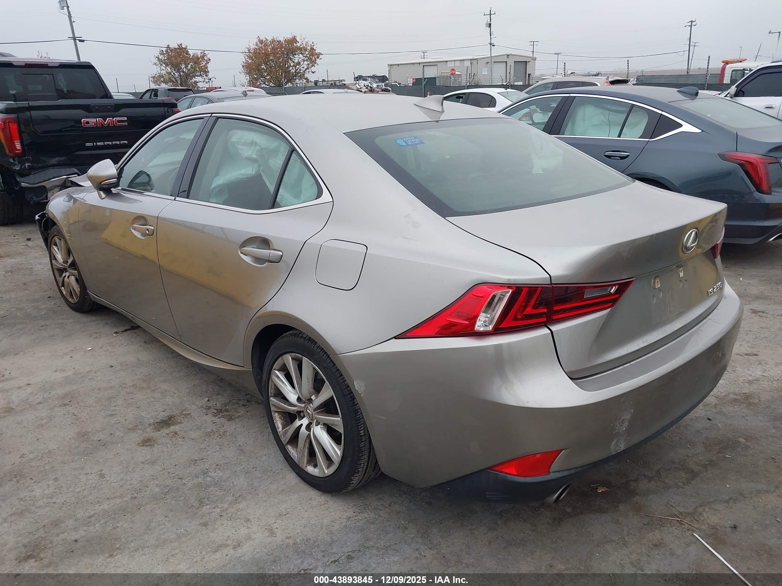 LEXUS IS image 3
