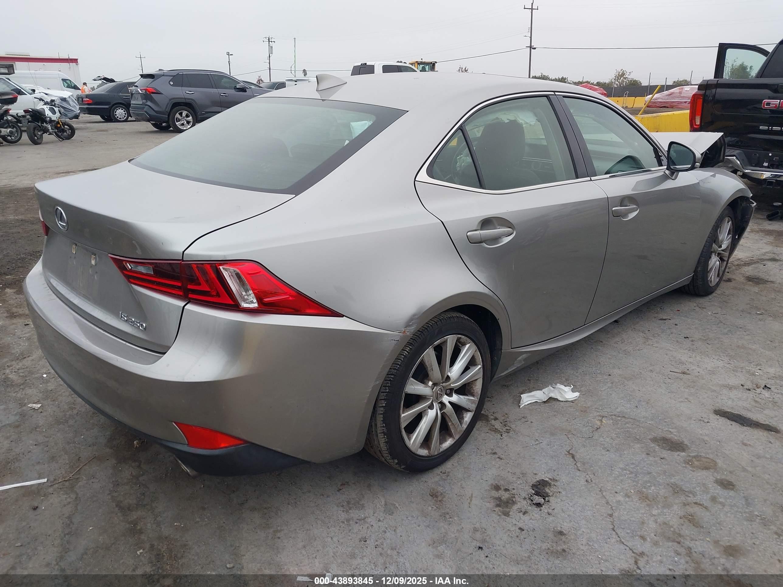 LEXUS IS image 4