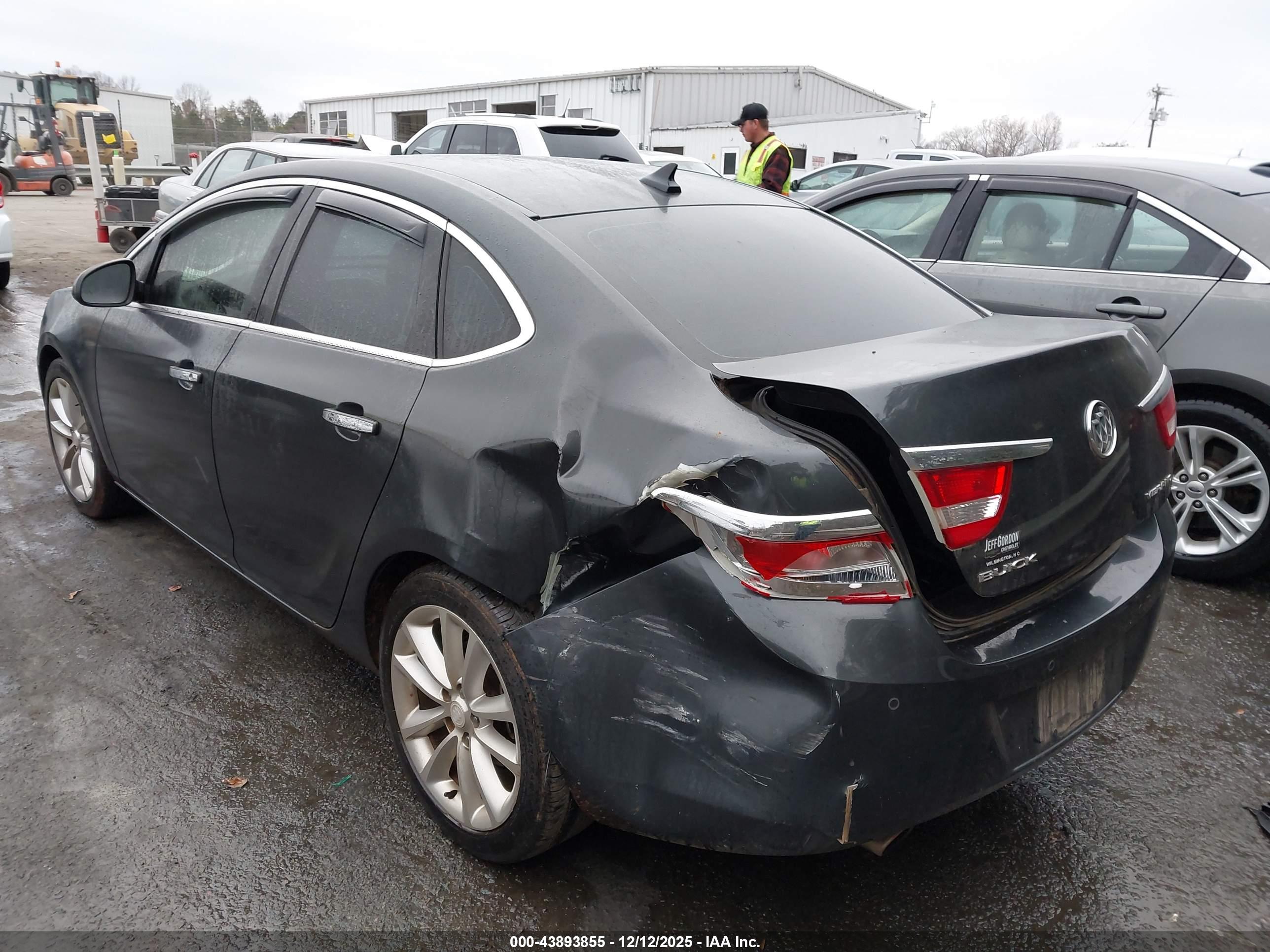 BUICK VERANO image 3