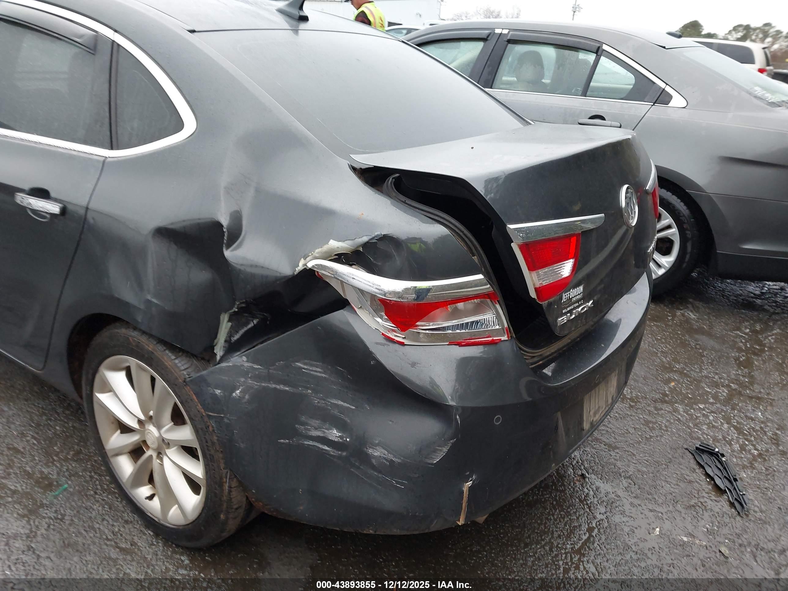 BUICK VERANO image 6