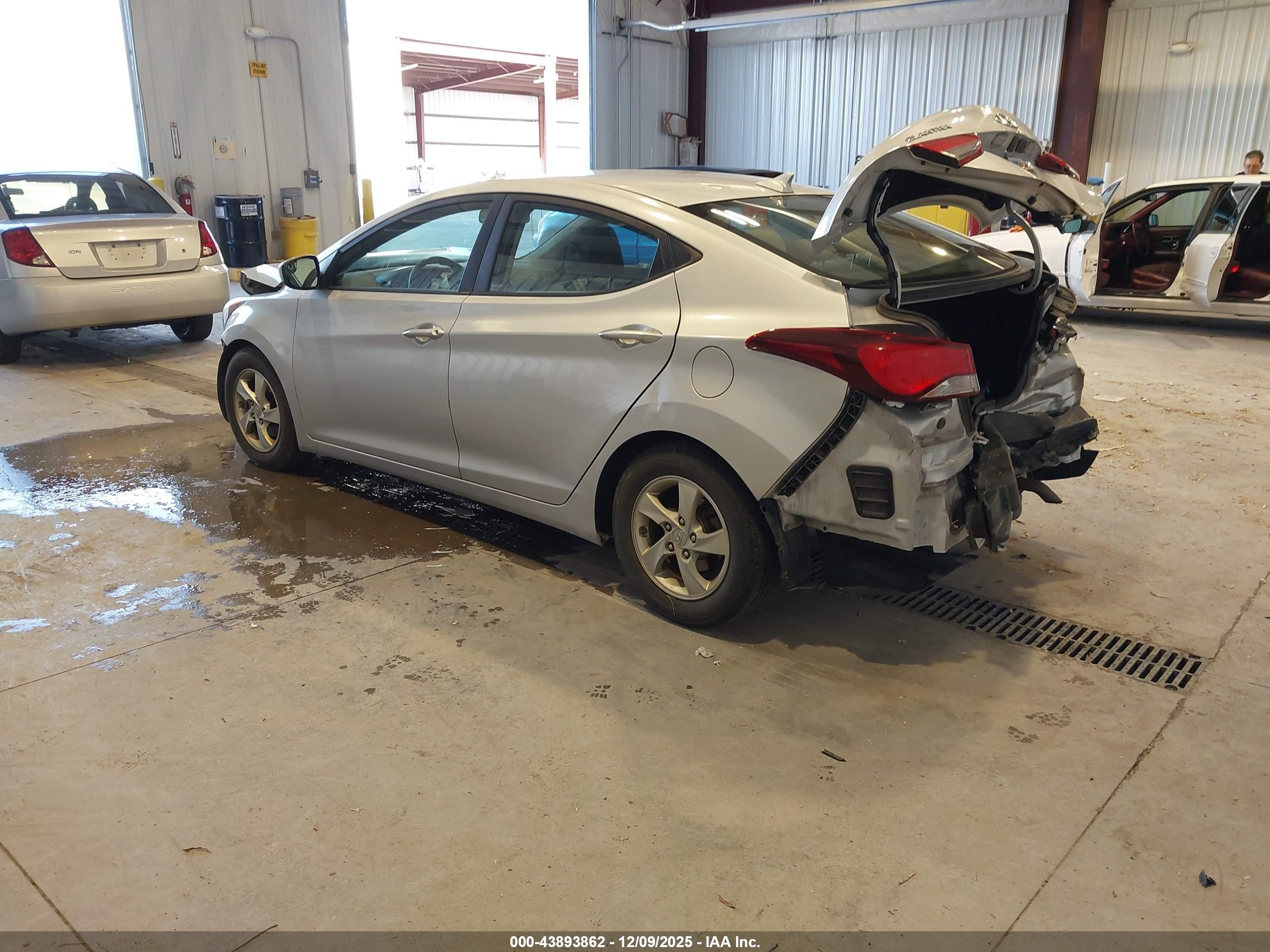 HYUNDAI ELANTRA image 3