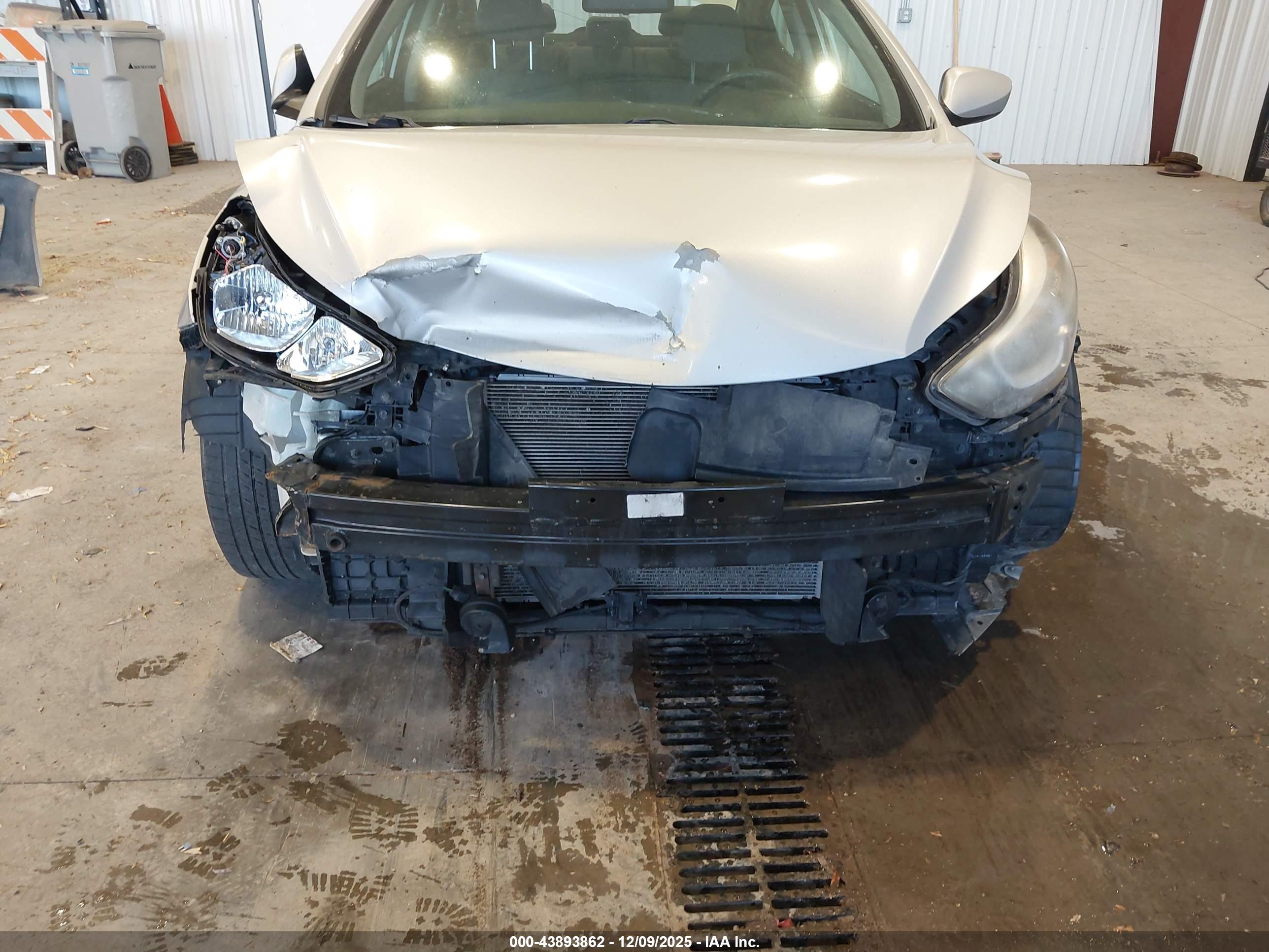 HYUNDAI ELANTRA image 6