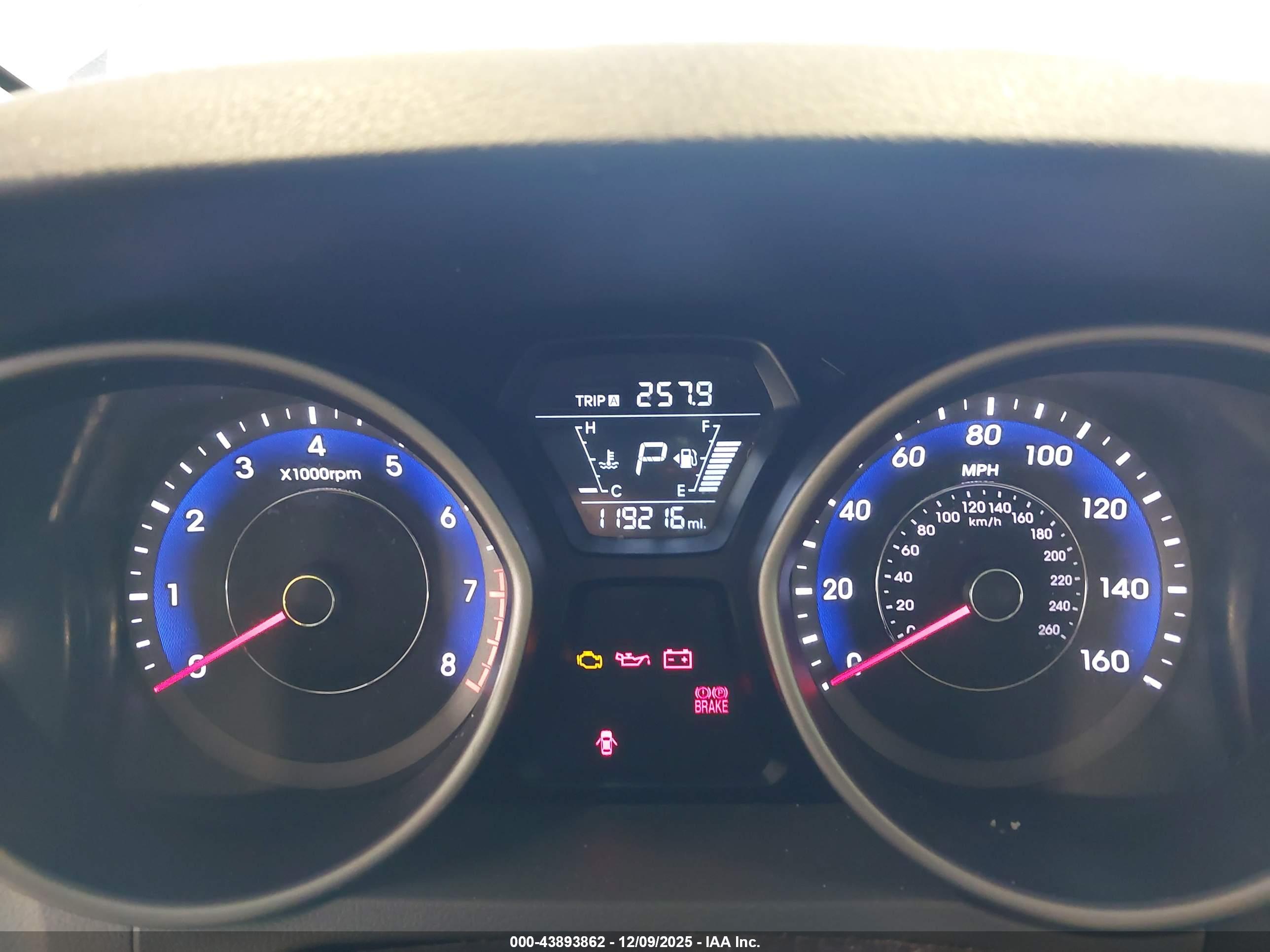 HYUNDAI ELANTRA image 7