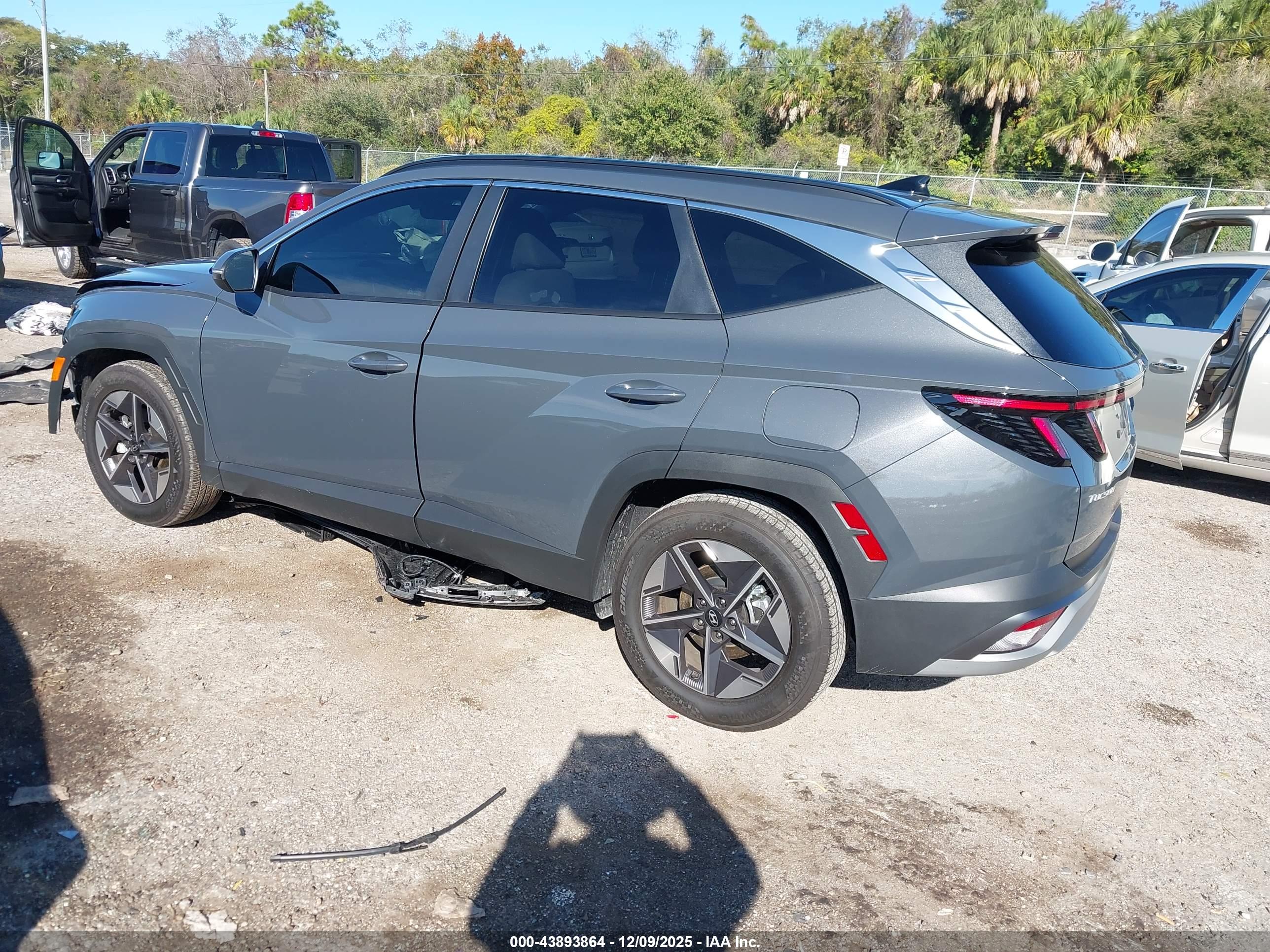 HYUNDAI TUCSON image 3