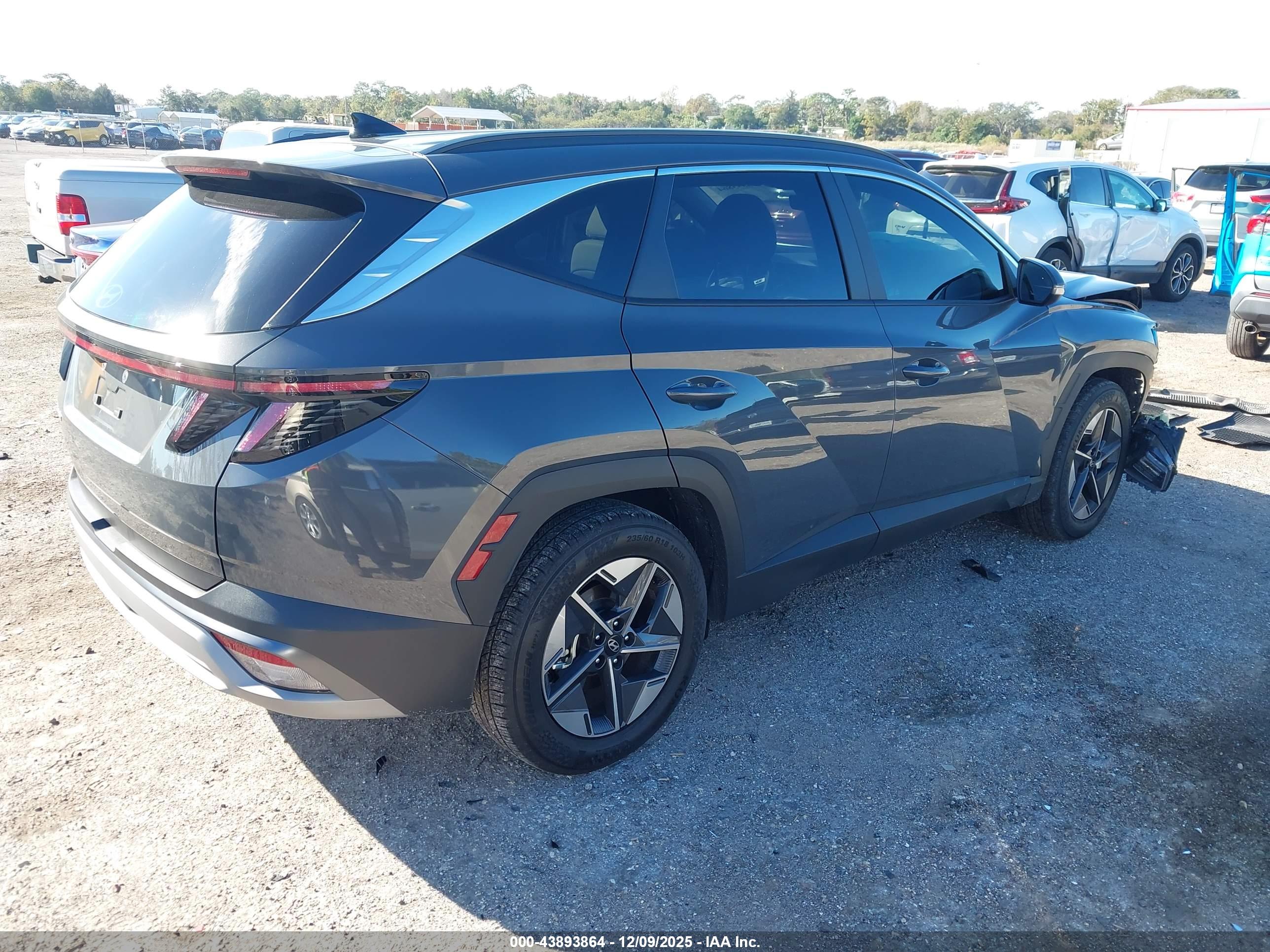 HYUNDAI TUCSON image 4