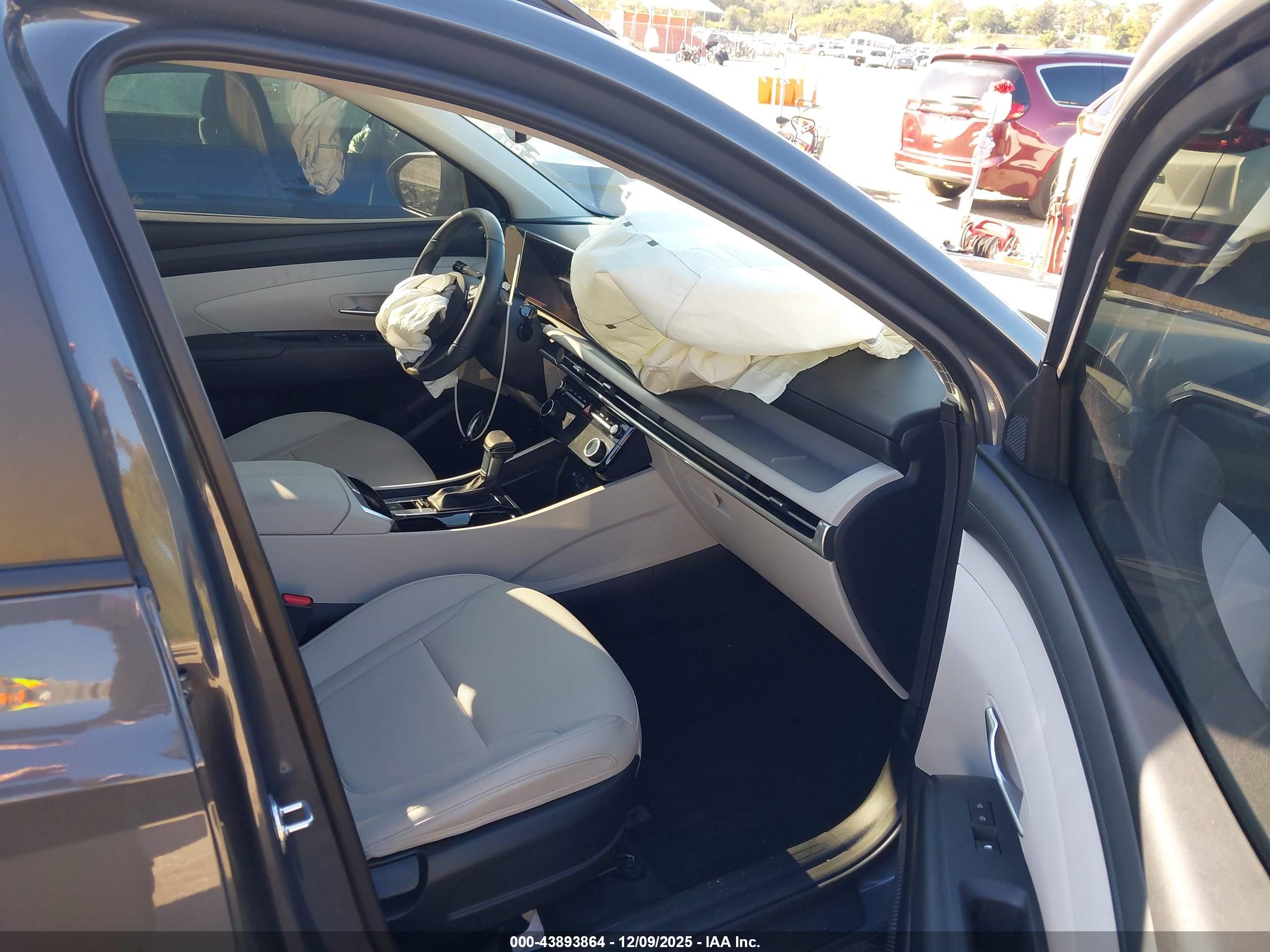 HYUNDAI TUCSON image 5