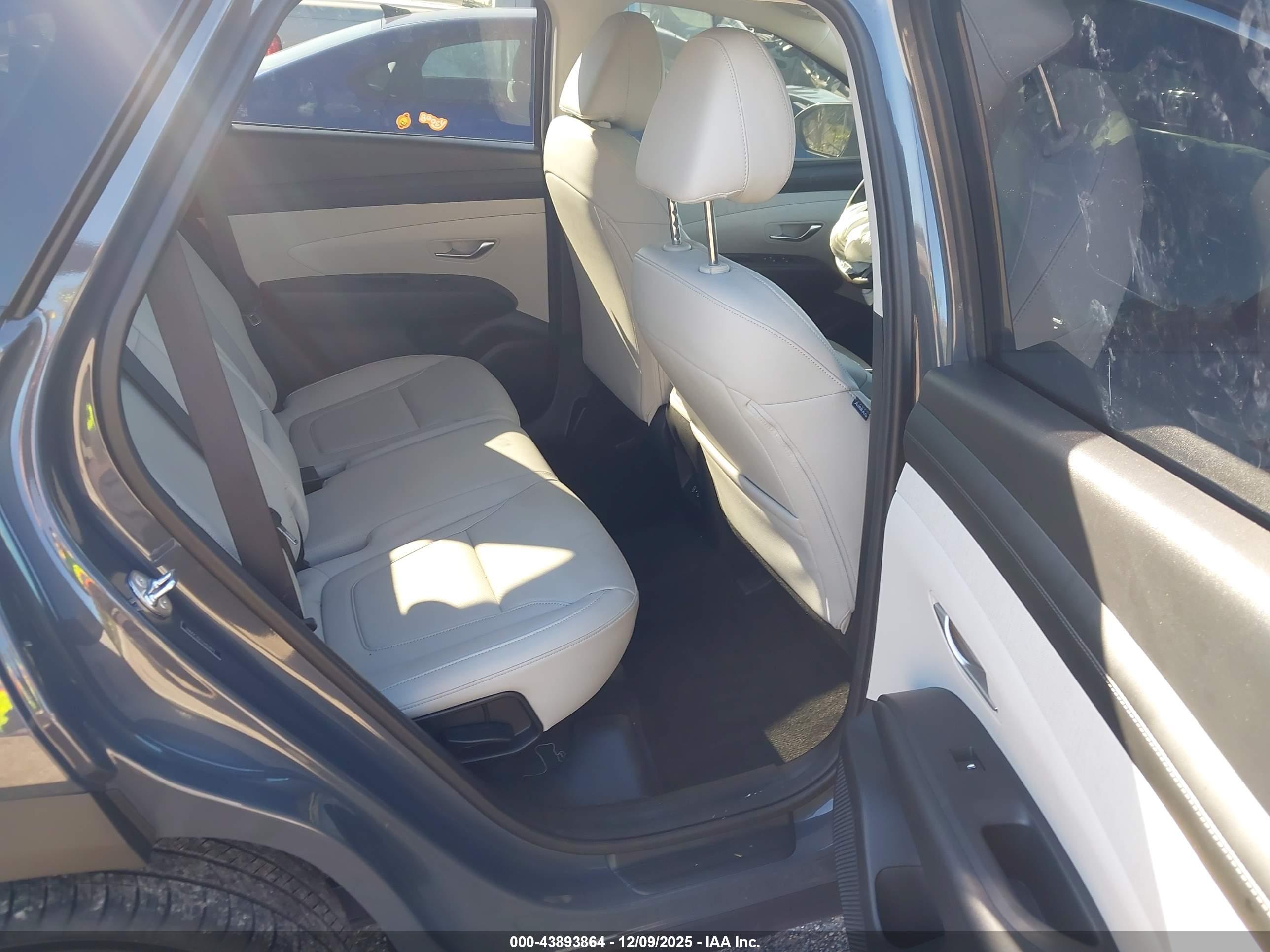 HYUNDAI TUCSON image 8