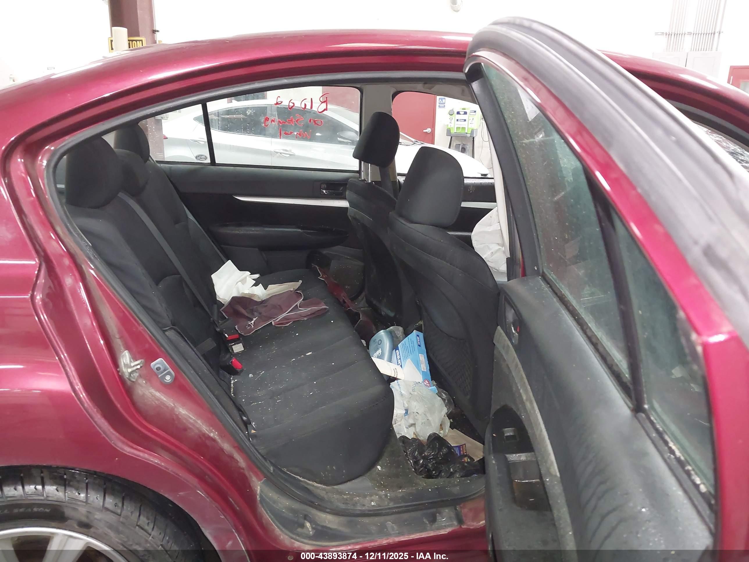 SUBARU LEGACY image 8
