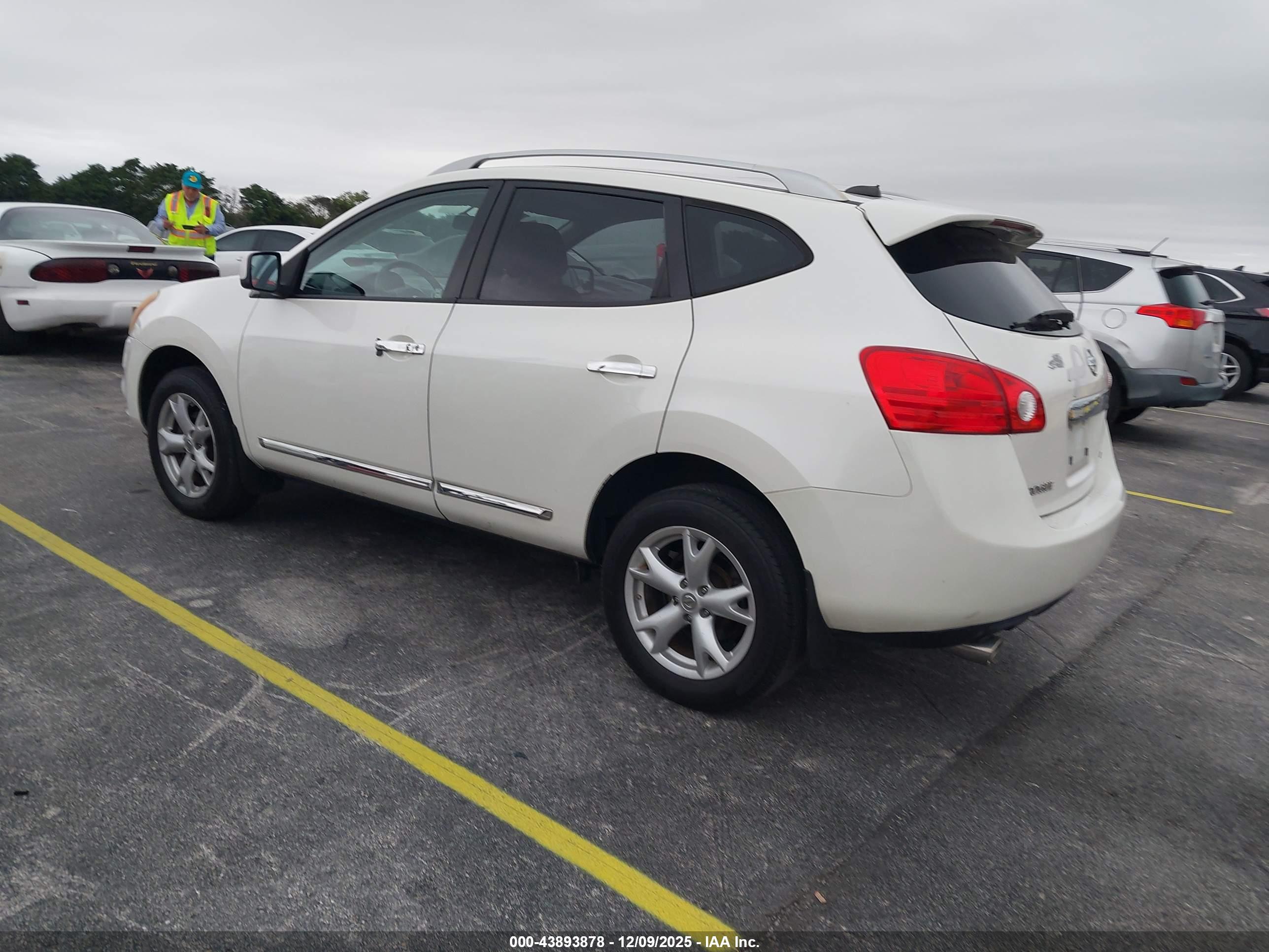 NISSAN ROGUE image 3