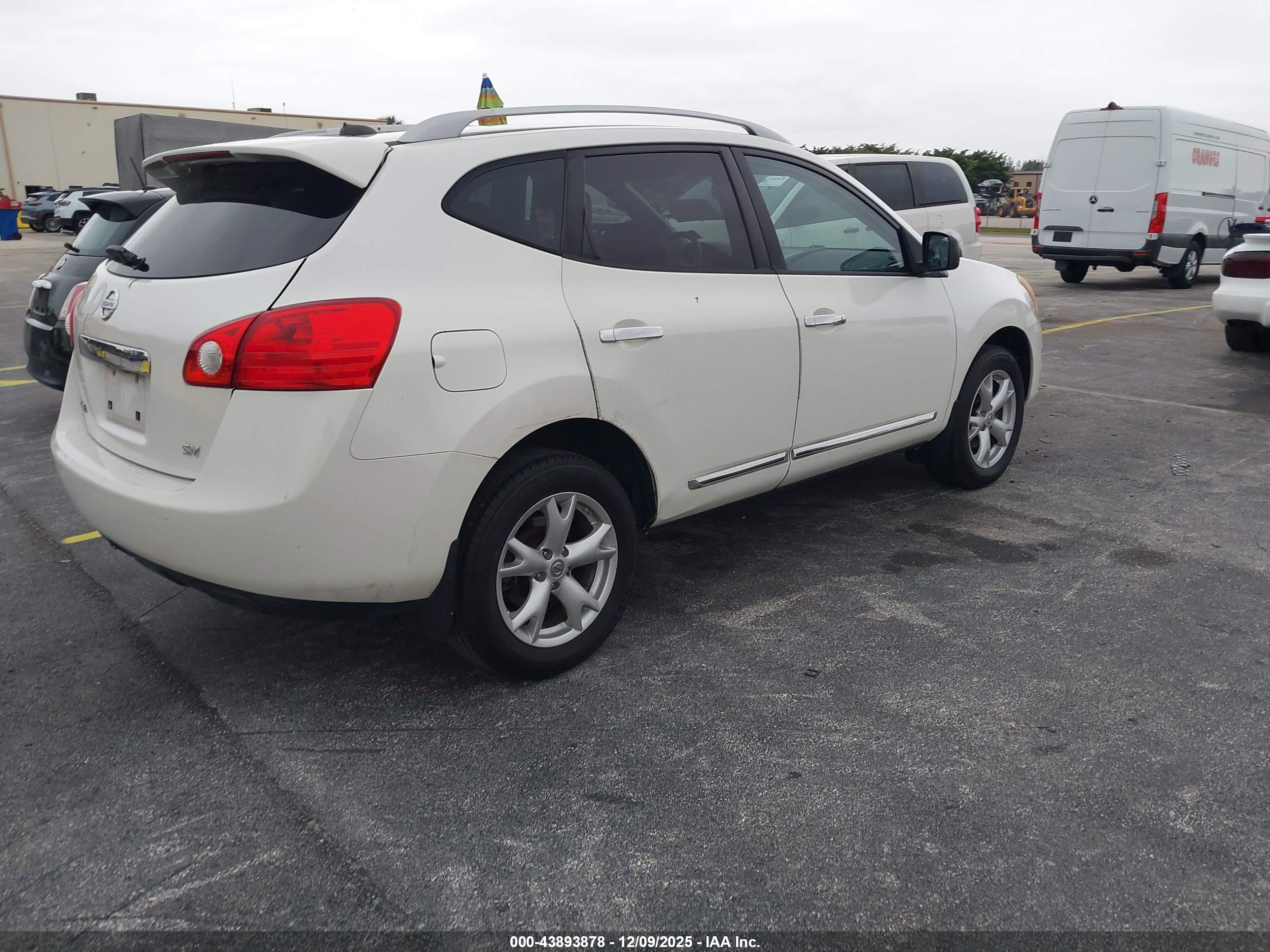 NISSAN ROGUE image 4