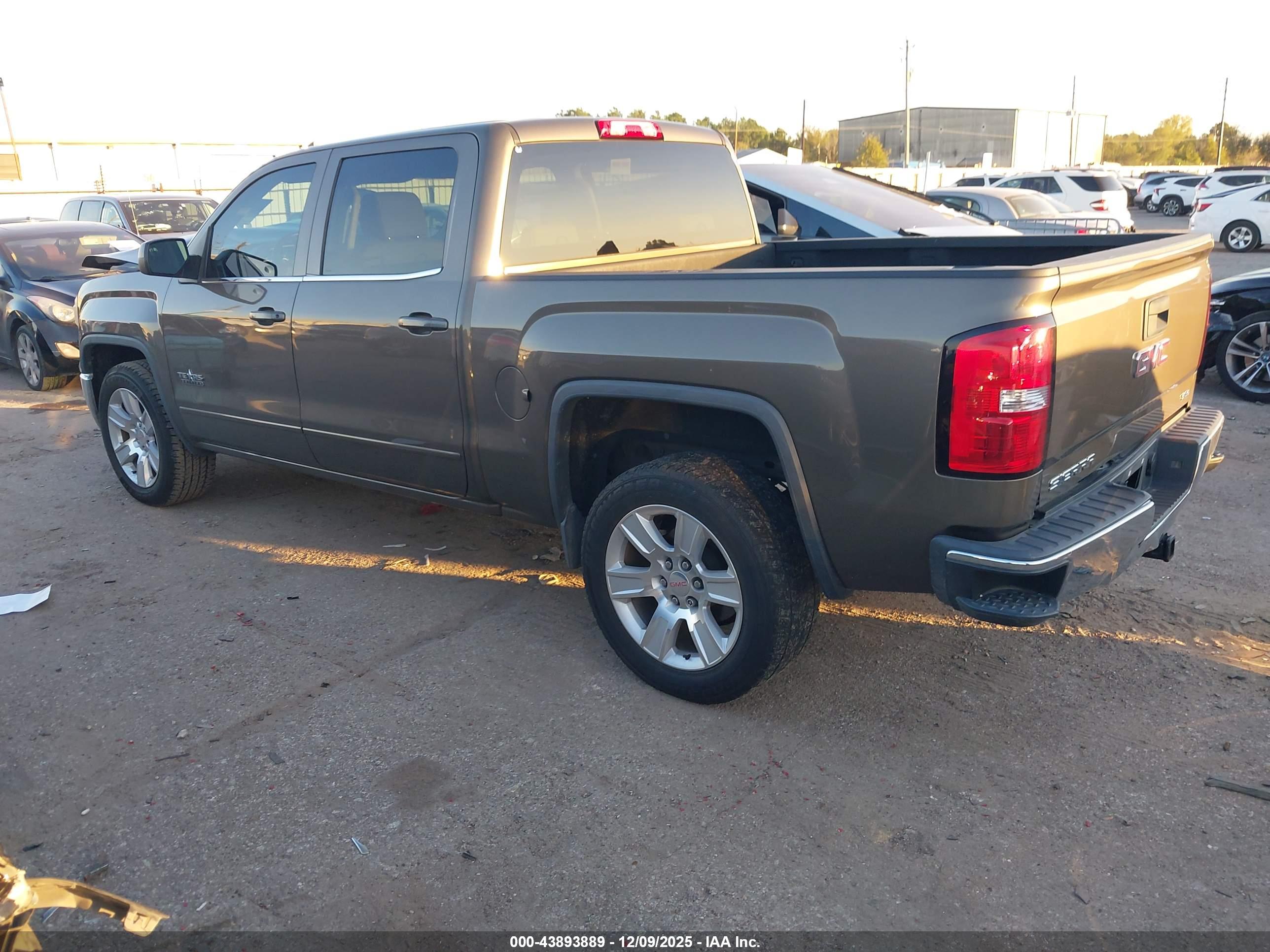 GMC SIERRA image 3