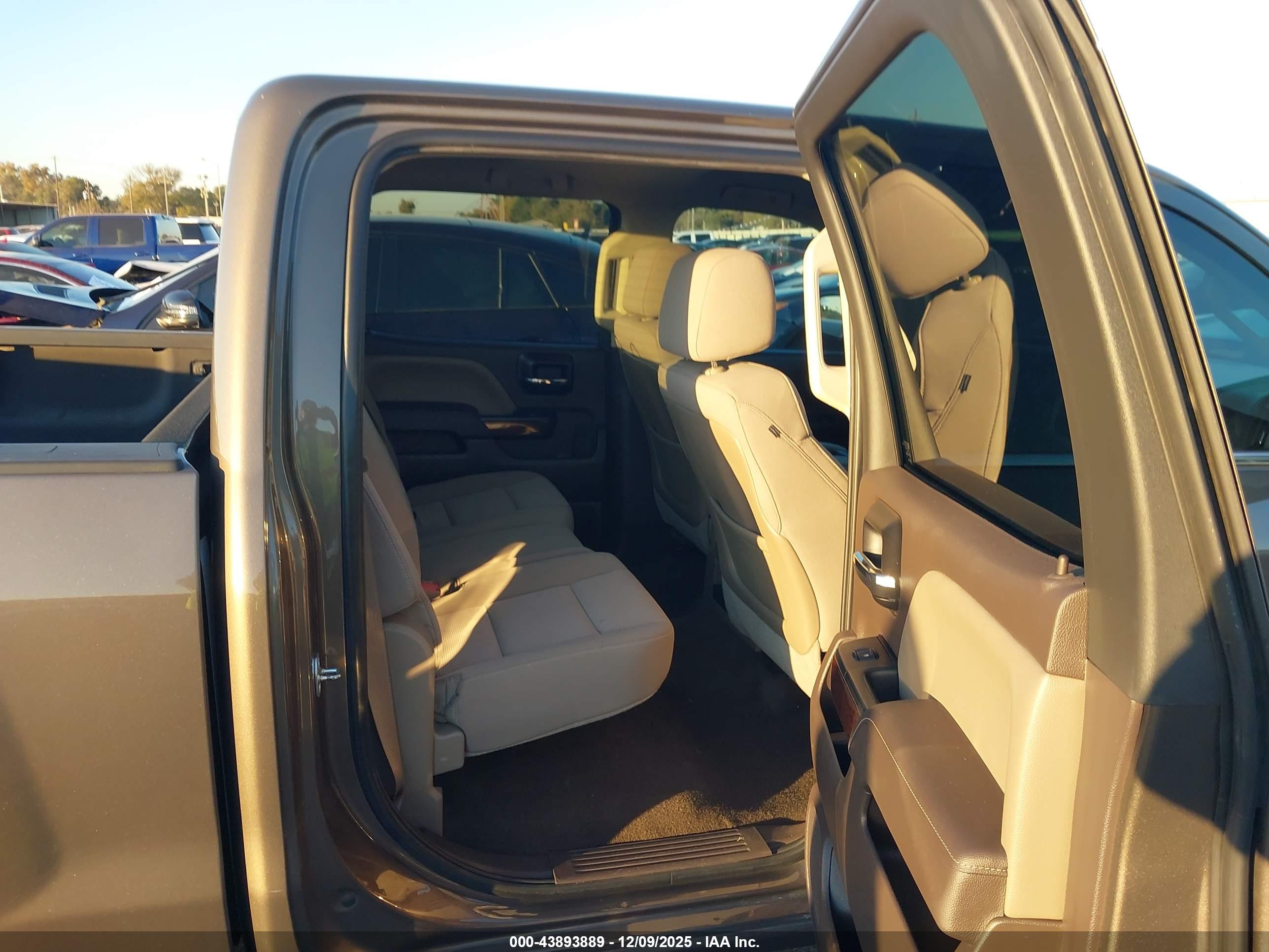 GMC SIERRA image 8