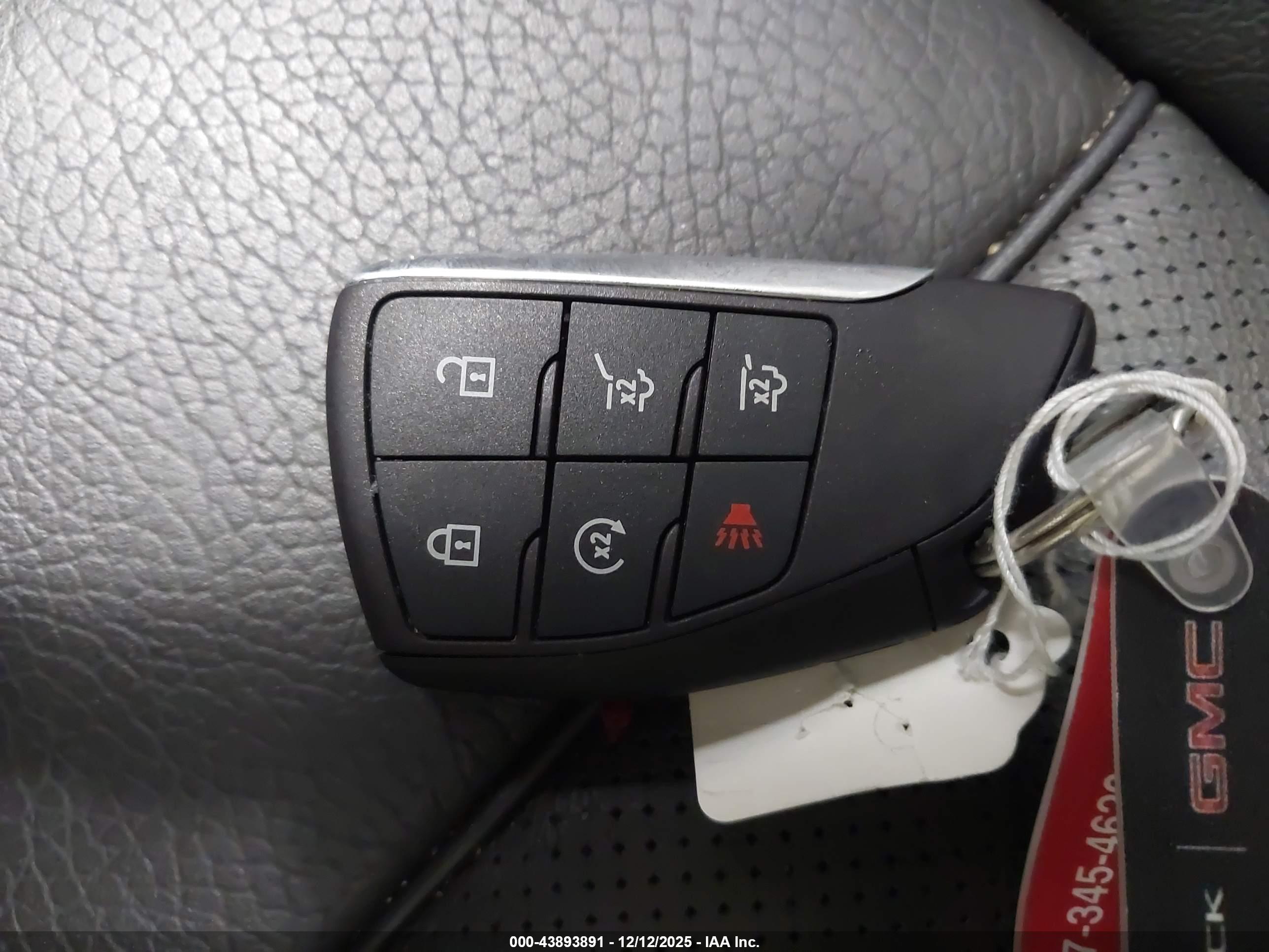 GMC YUKON image 11