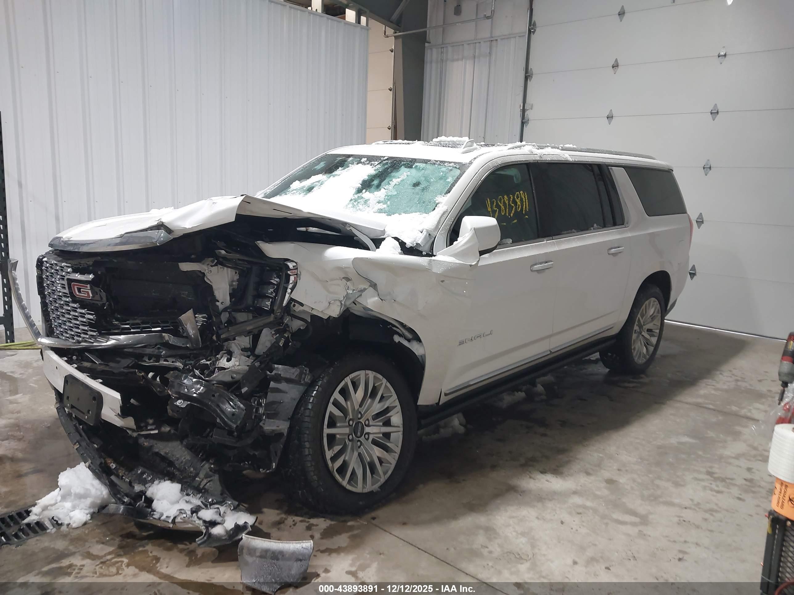 GMC YUKON image 2