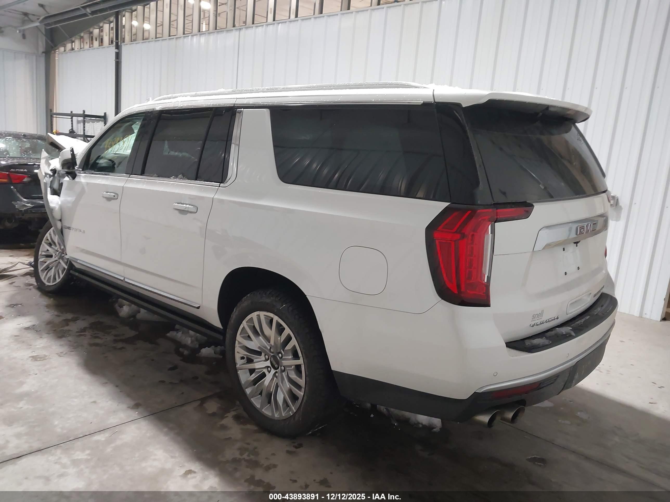 GMC YUKON image 3