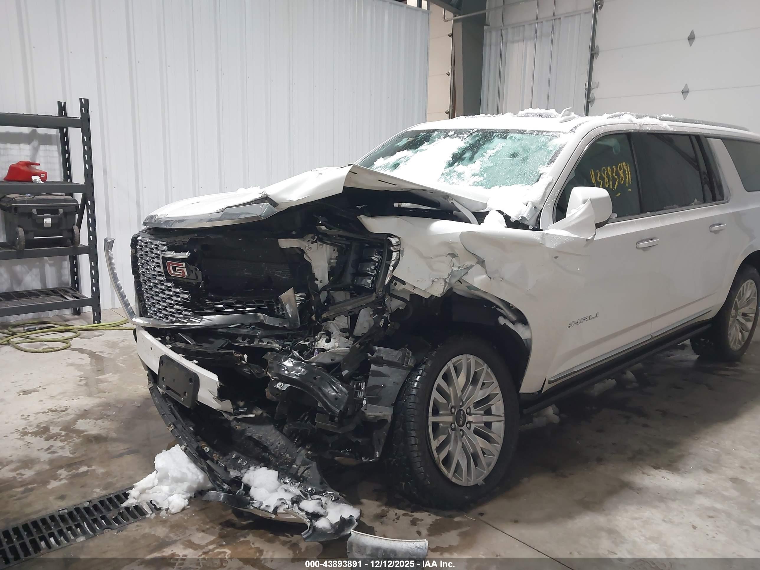GMC YUKON image 6