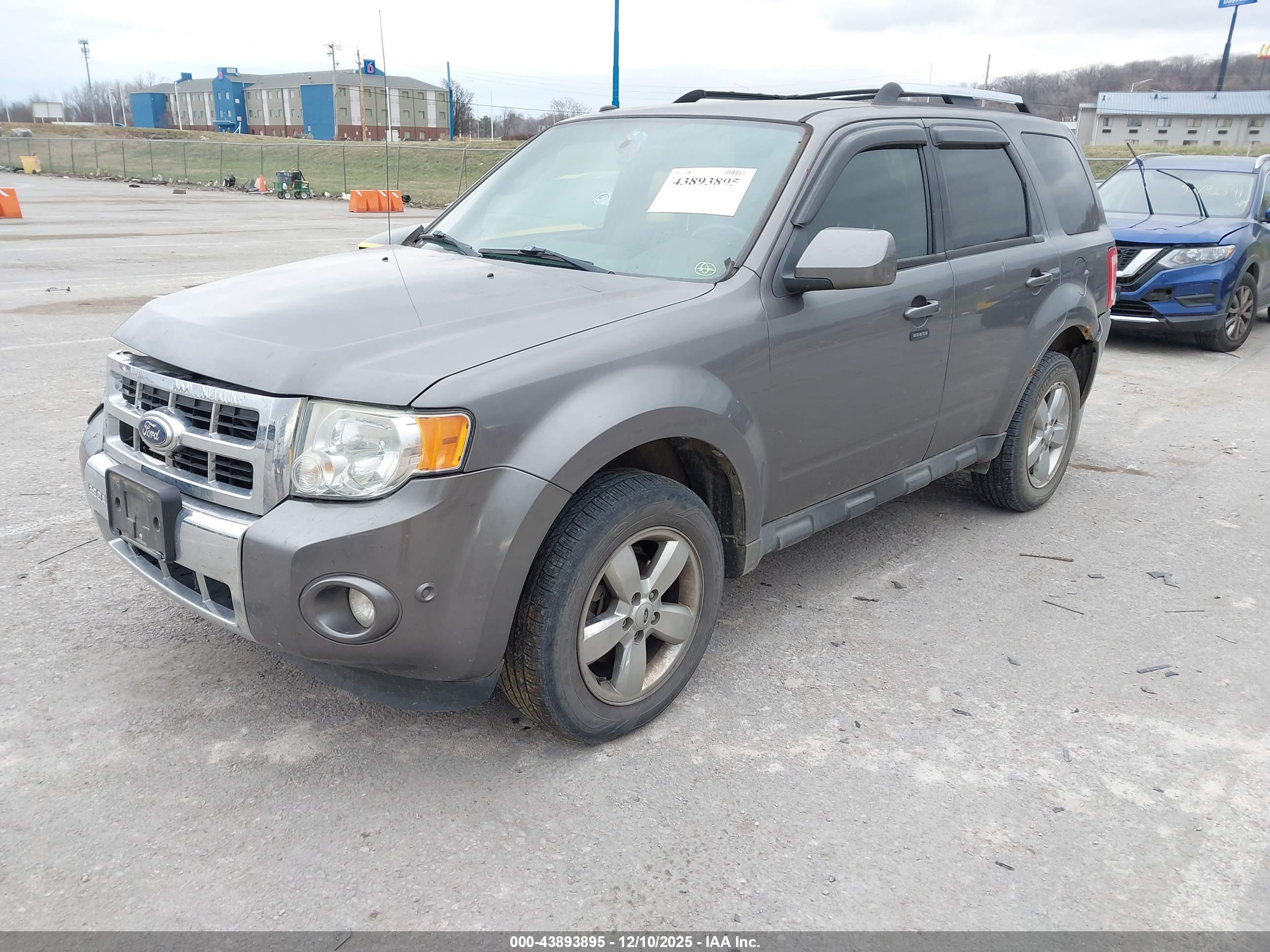 FORD ESCAPE image 2