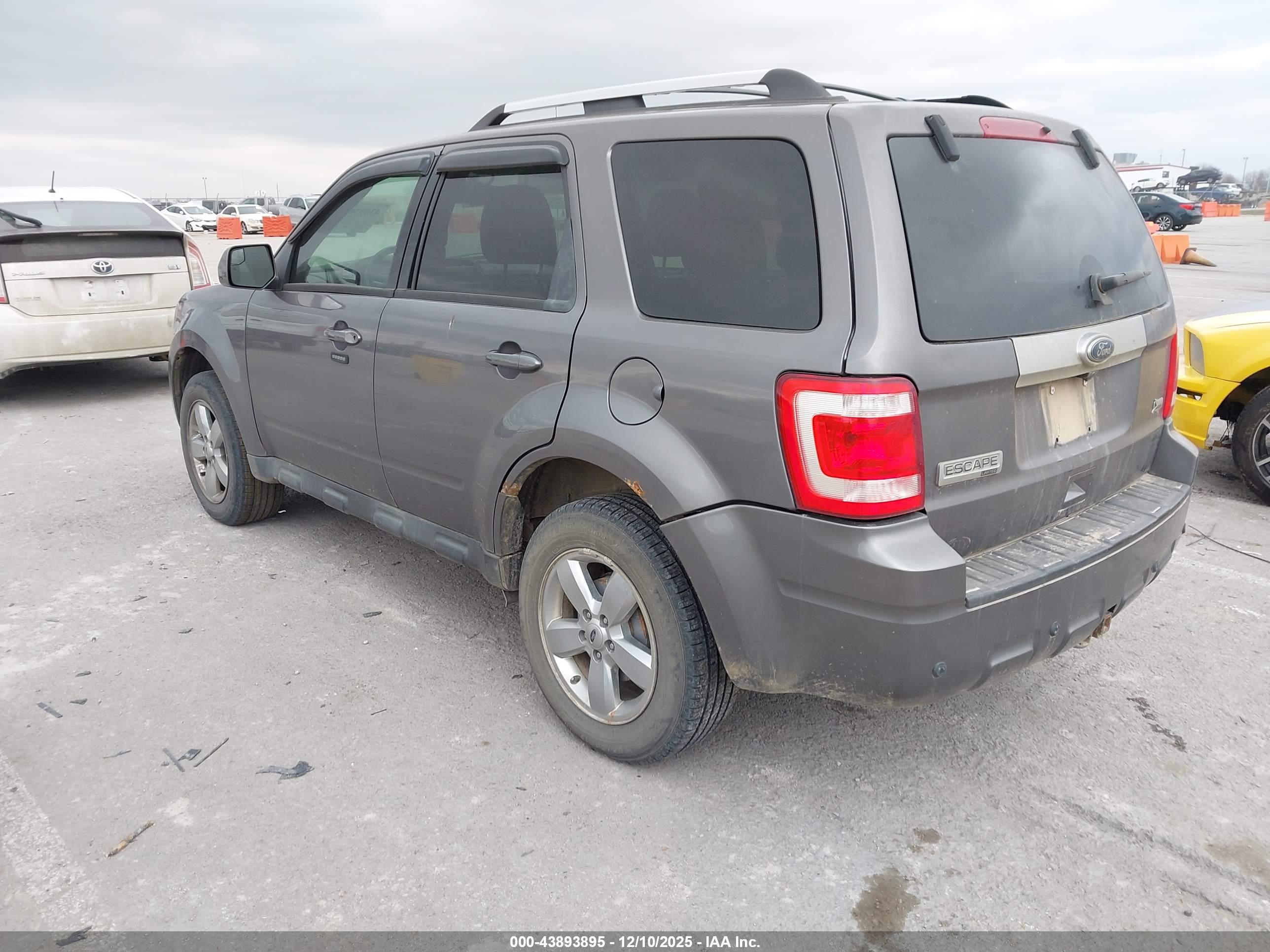 FORD ESCAPE image 3