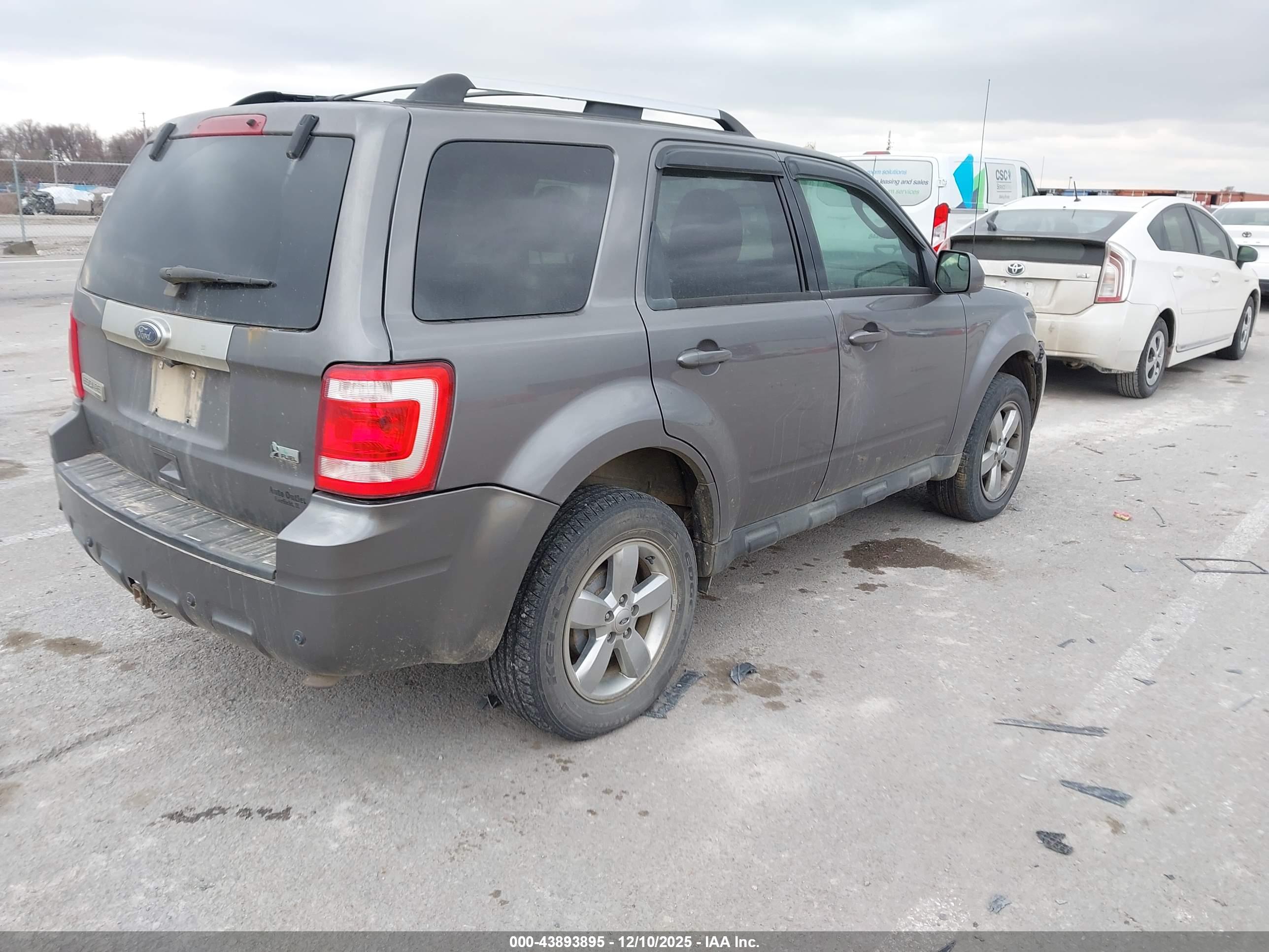 FORD ESCAPE image 4