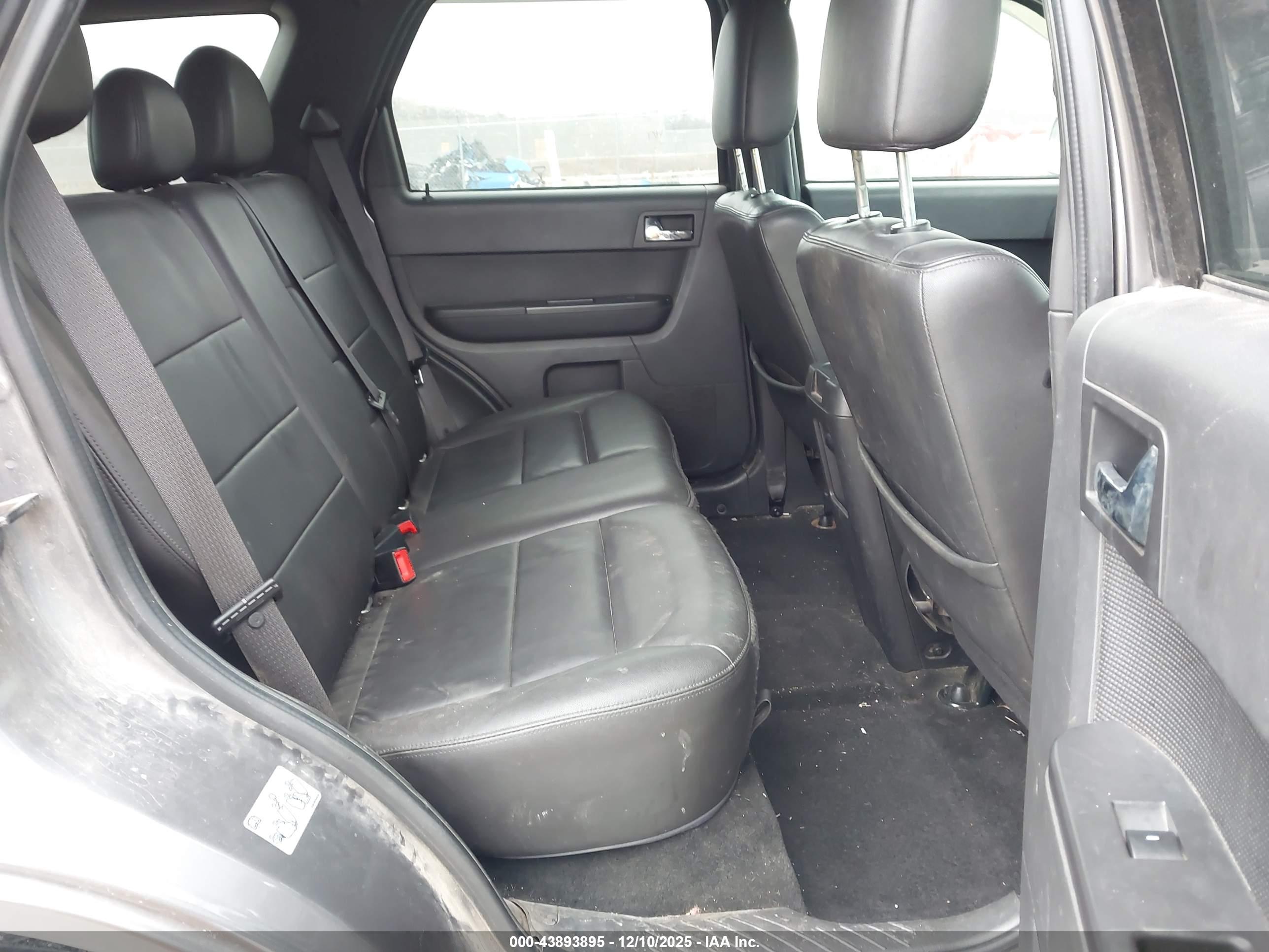 FORD ESCAPE image 8