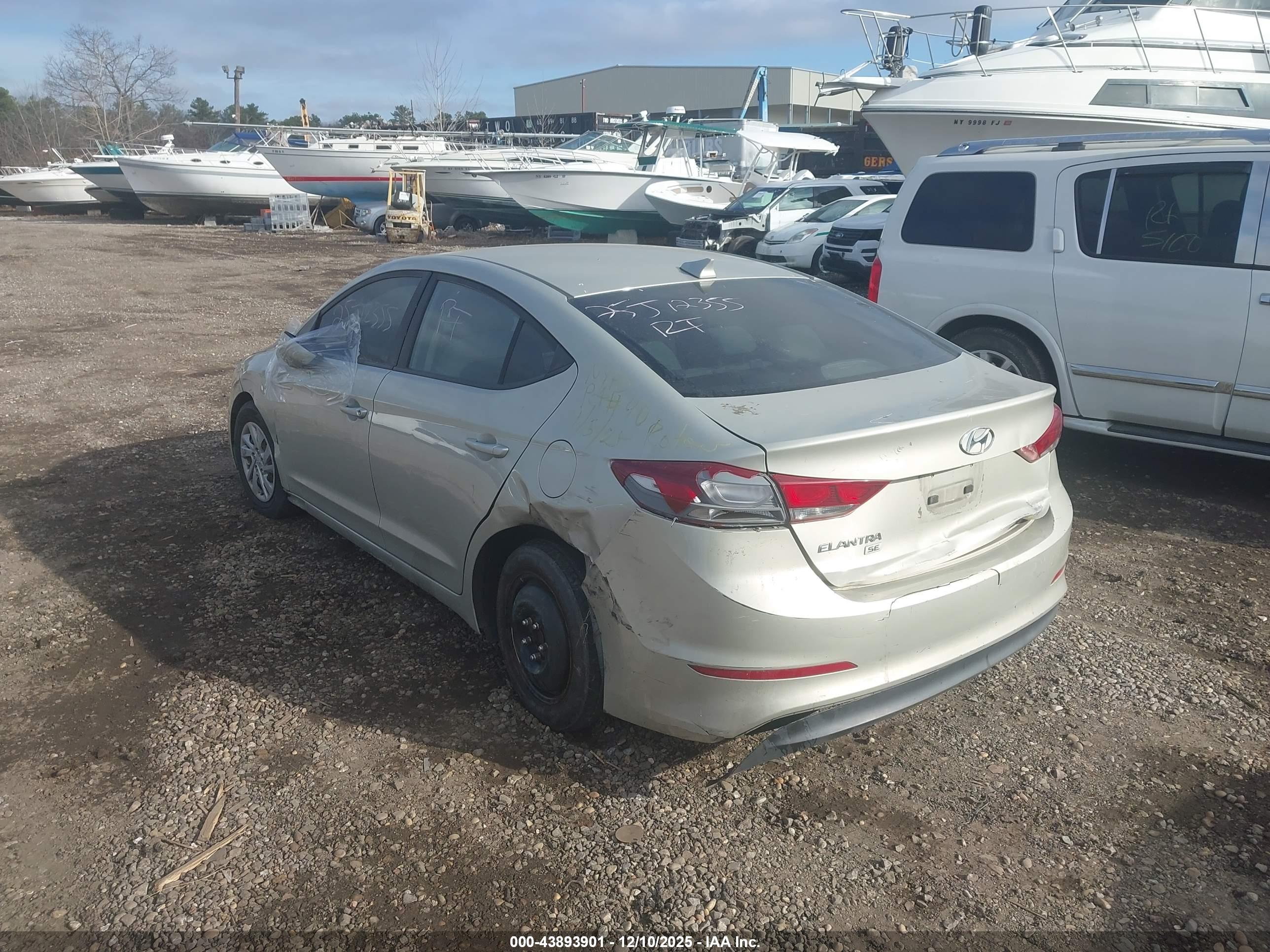 HYUNDAI ELANTRA image 3