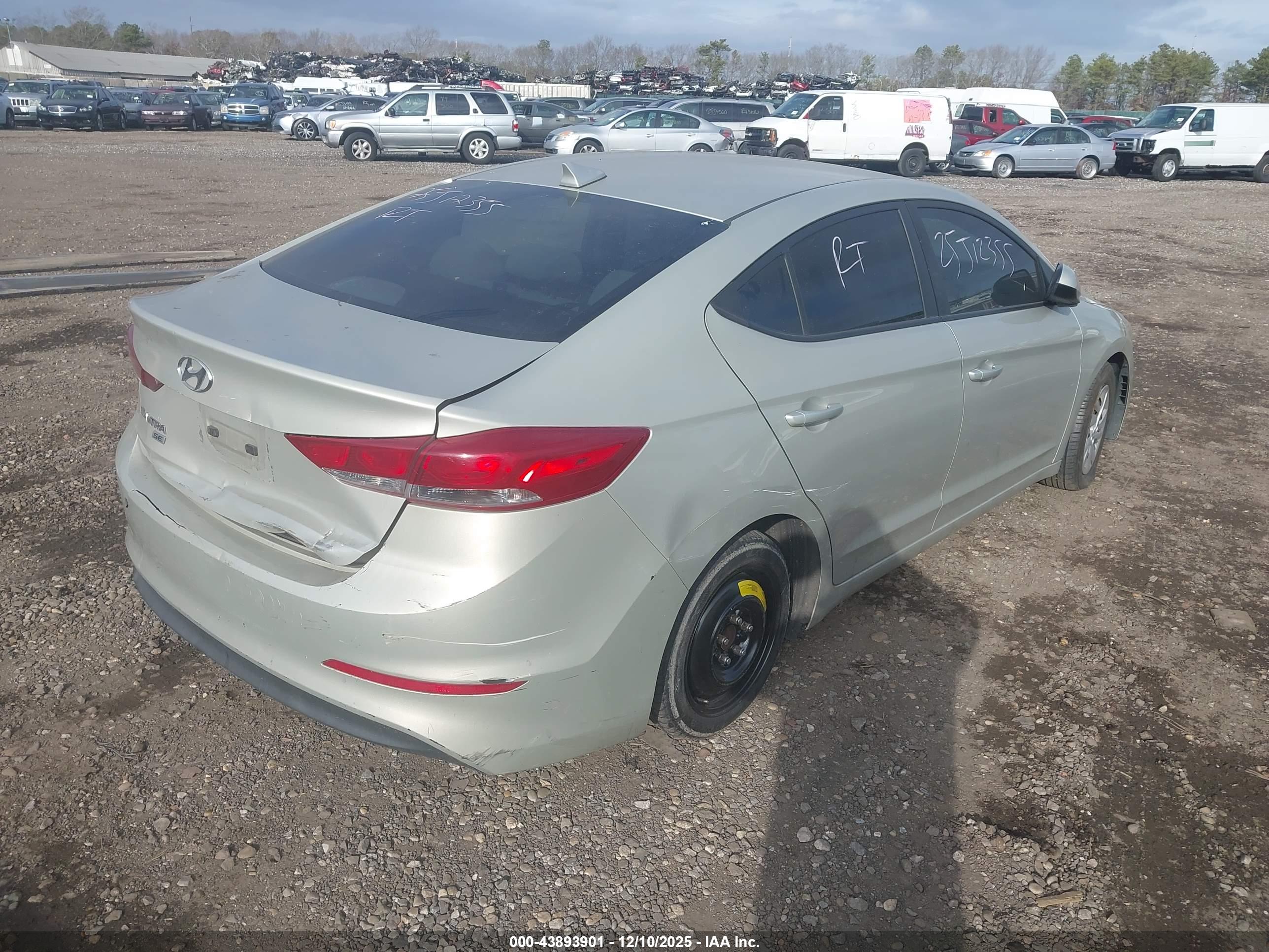 HYUNDAI ELANTRA image 4