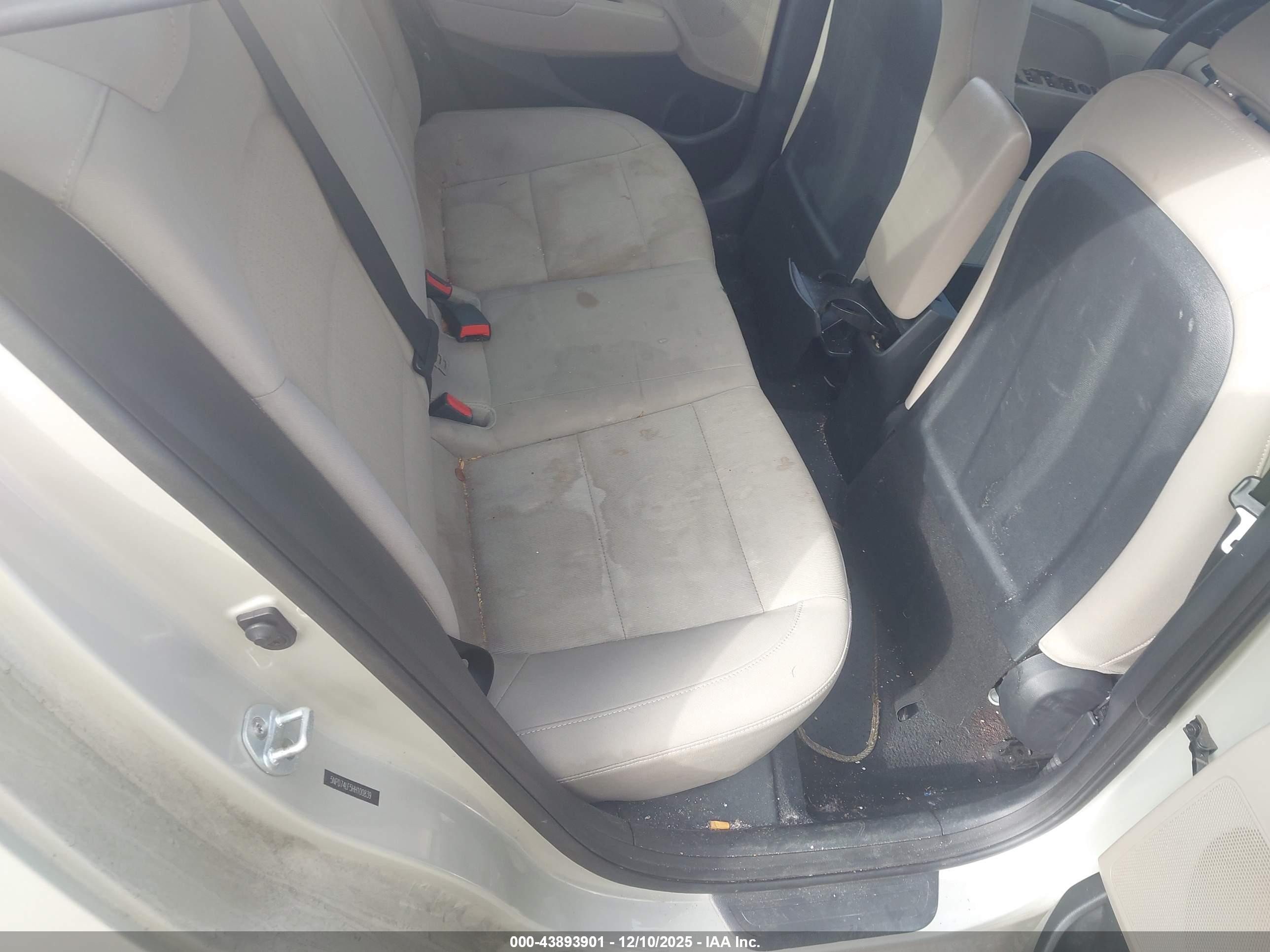 HYUNDAI ELANTRA image 8
