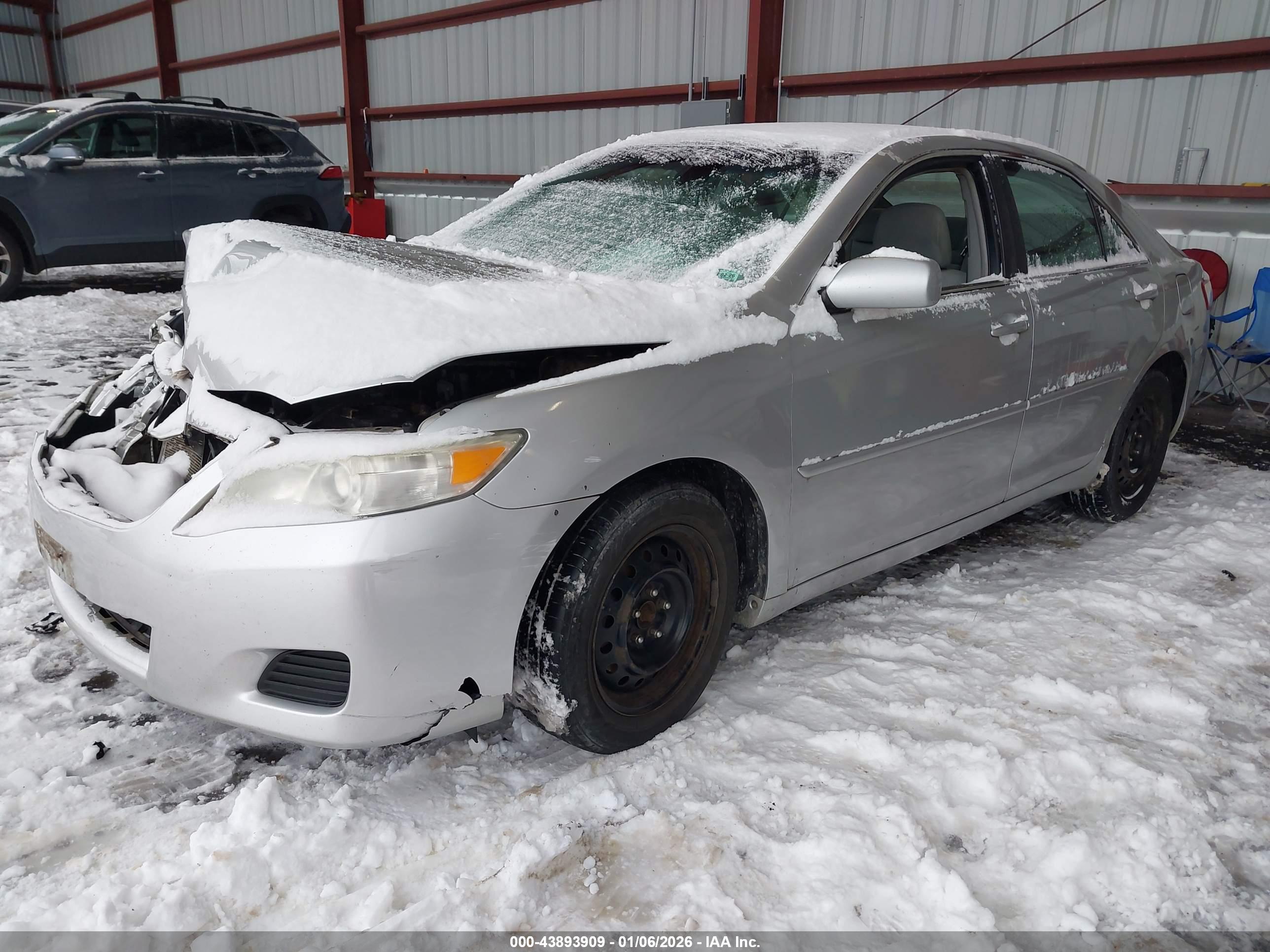 TOYOTA CAMRY image 2