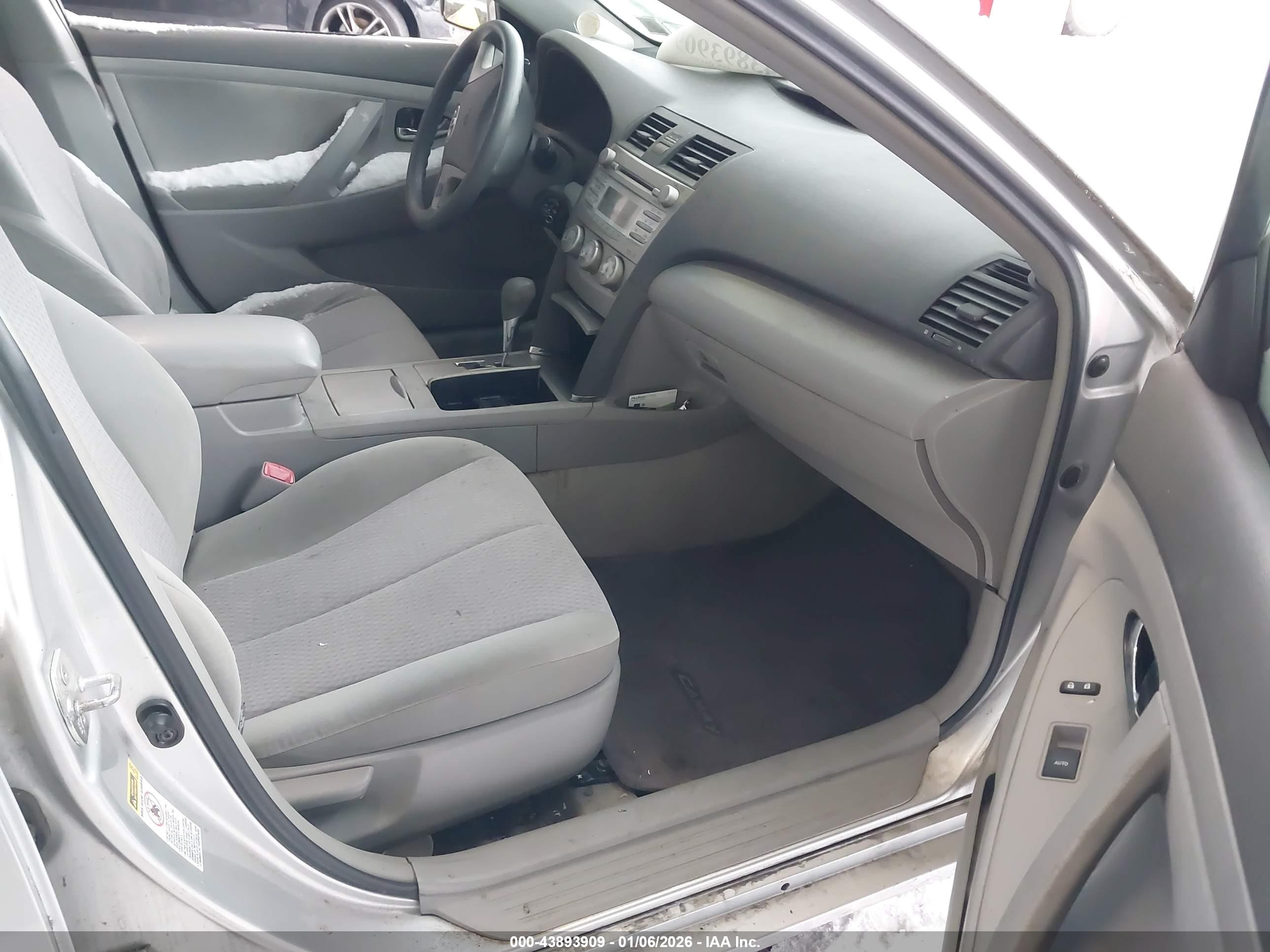 TOYOTA CAMRY image 5