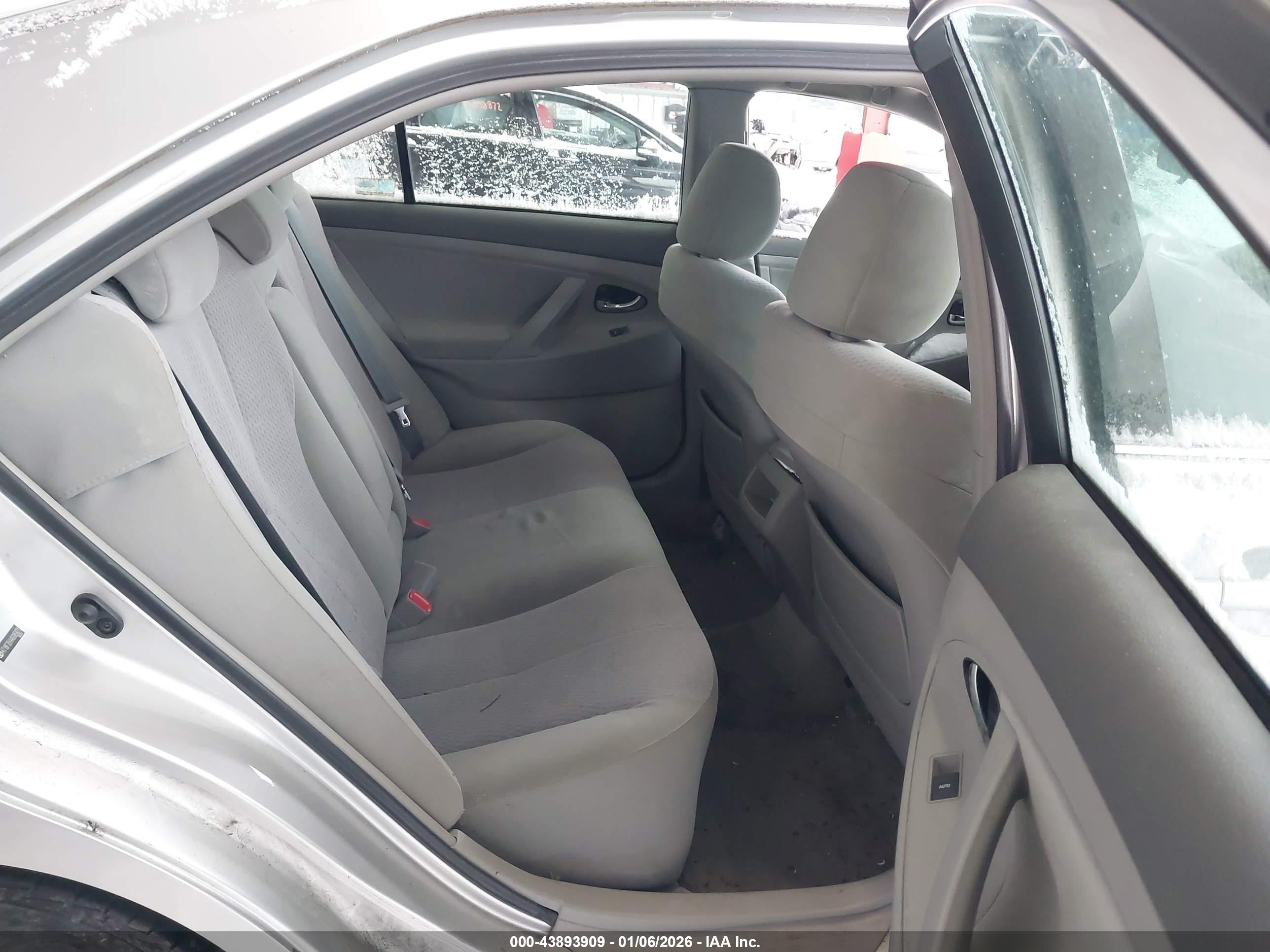 TOYOTA CAMRY image 8