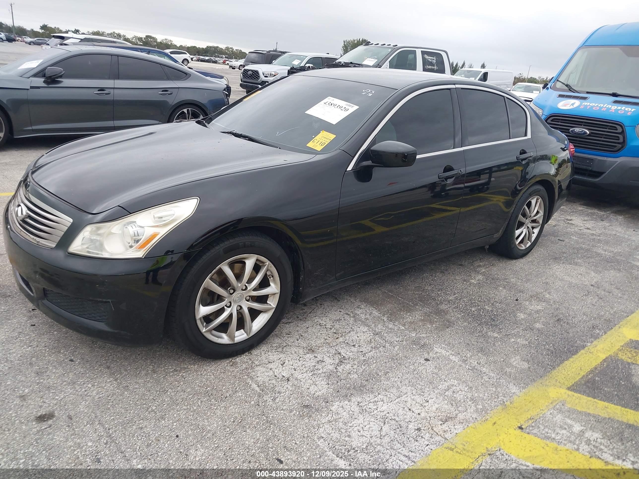 INFINITI G37 image 2
