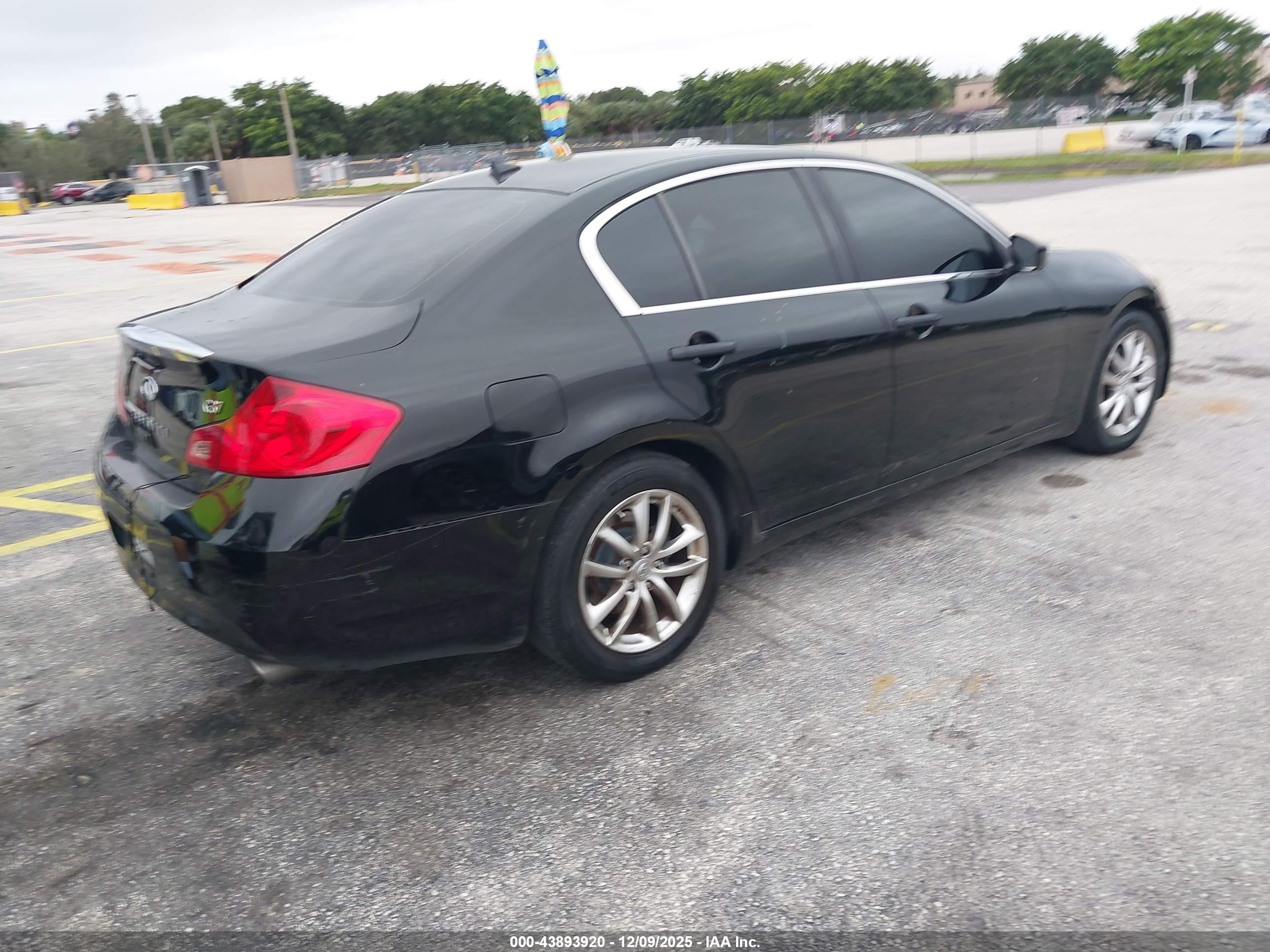 INFINITI G37 image 4