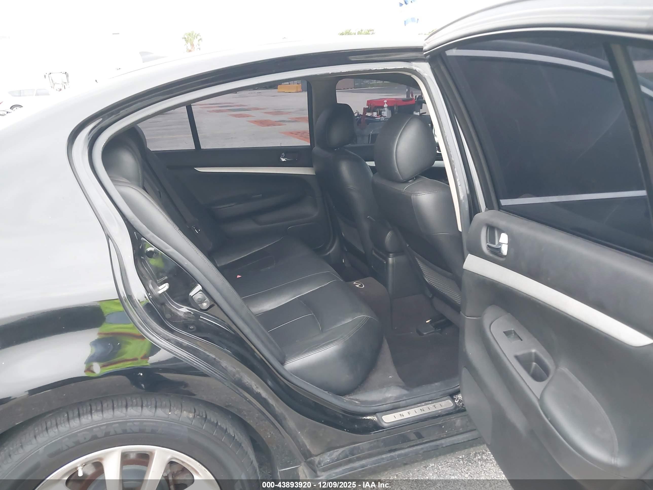 INFINITI G37 image 8