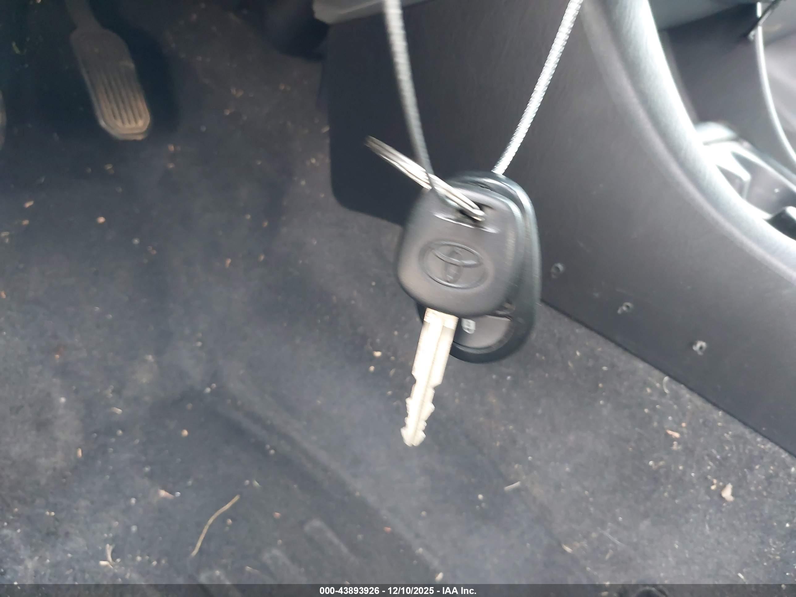 TOYOTA TACOMA image 11