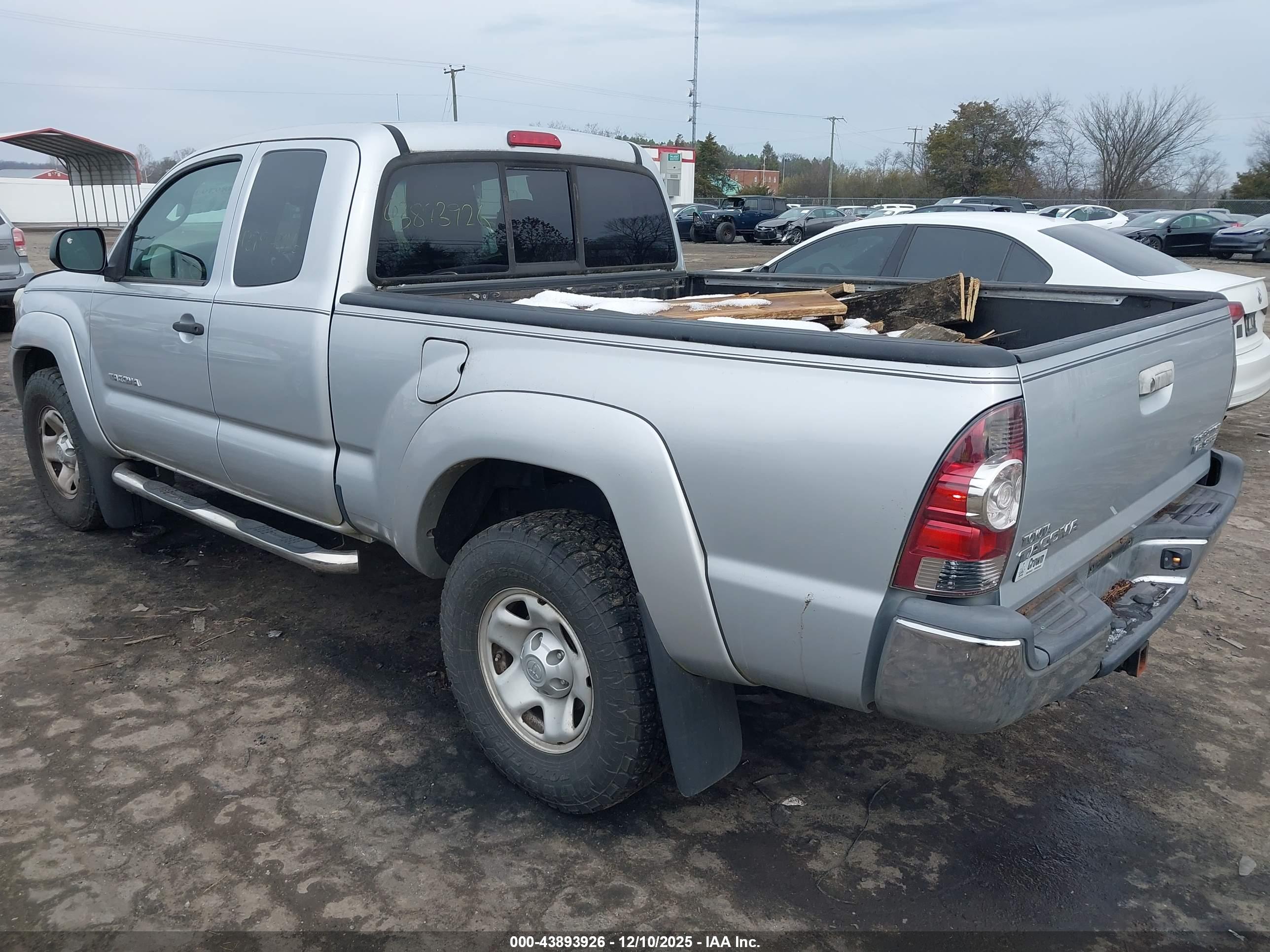 TOYOTA TACOMA image 3