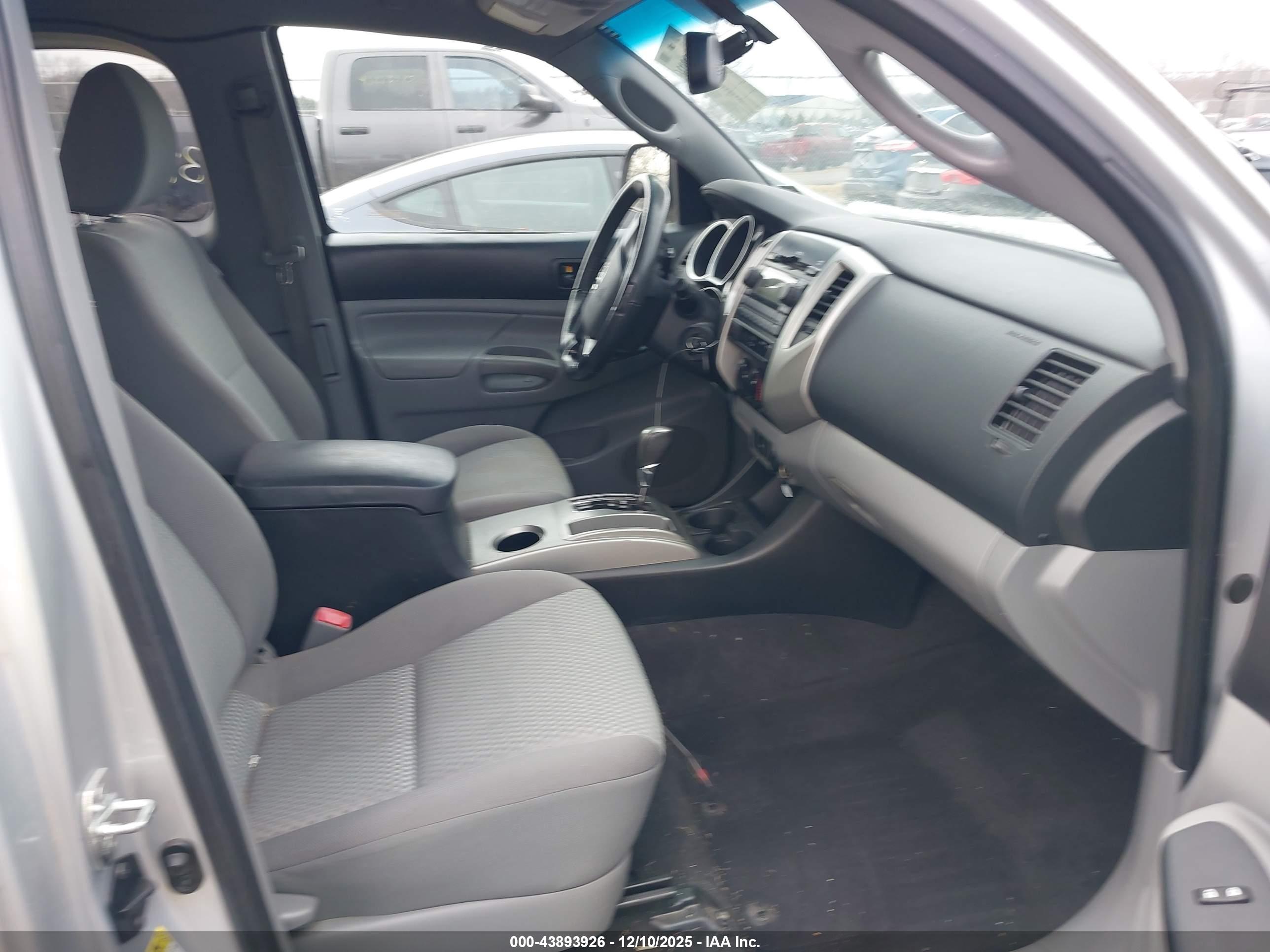 TOYOTA TACOMA image 5